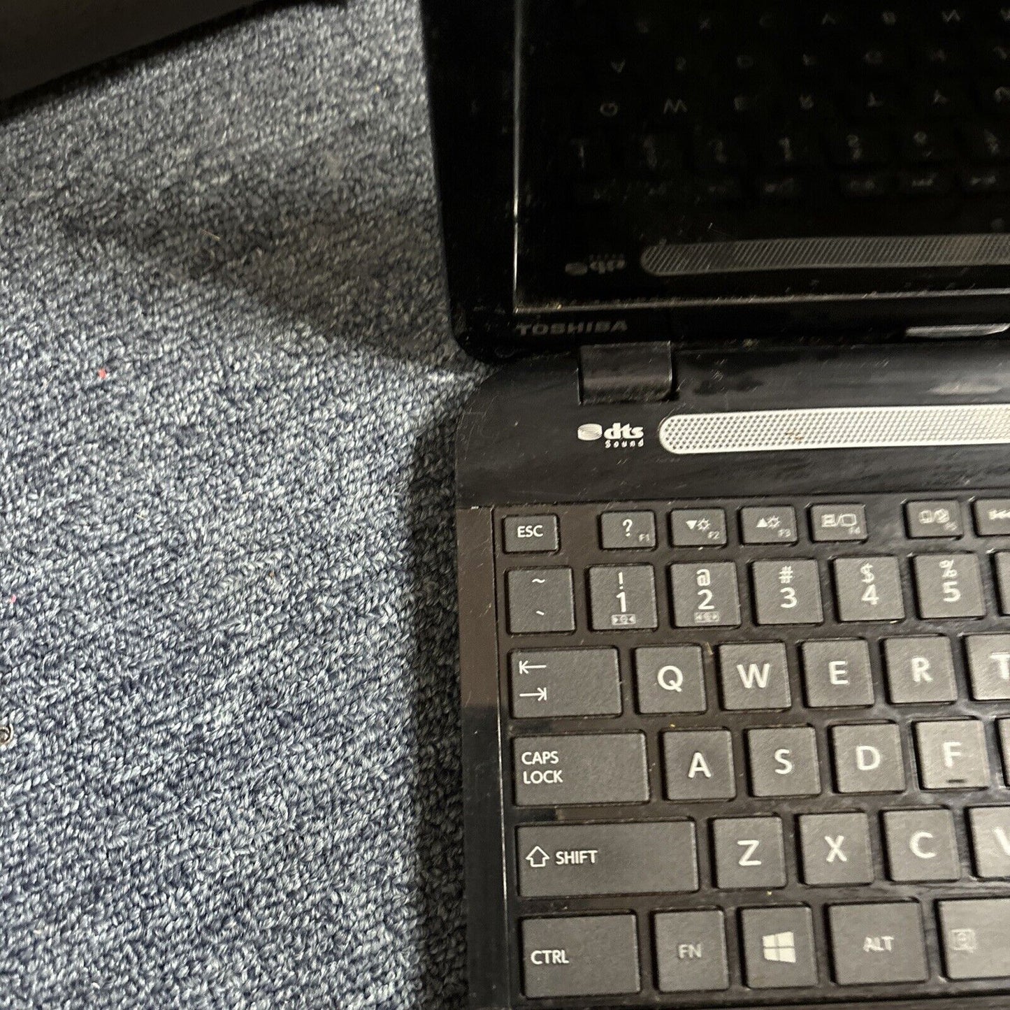 Toshiba Satellite L50-A i5-4200U 4gb RAM 700GB HDD DVD *For Parts: Dead Battery*