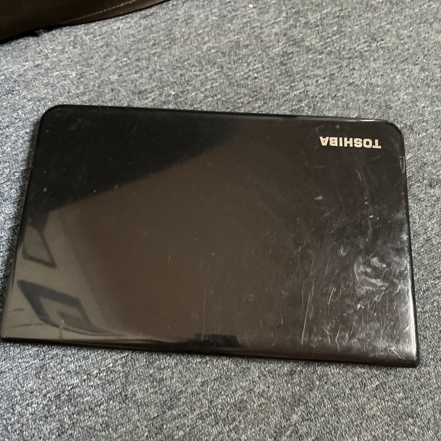 Toshiba Satellite L50-A i5-4200U 4gb RAM 700GB HDD DVD *For Parts: Dead Battery*