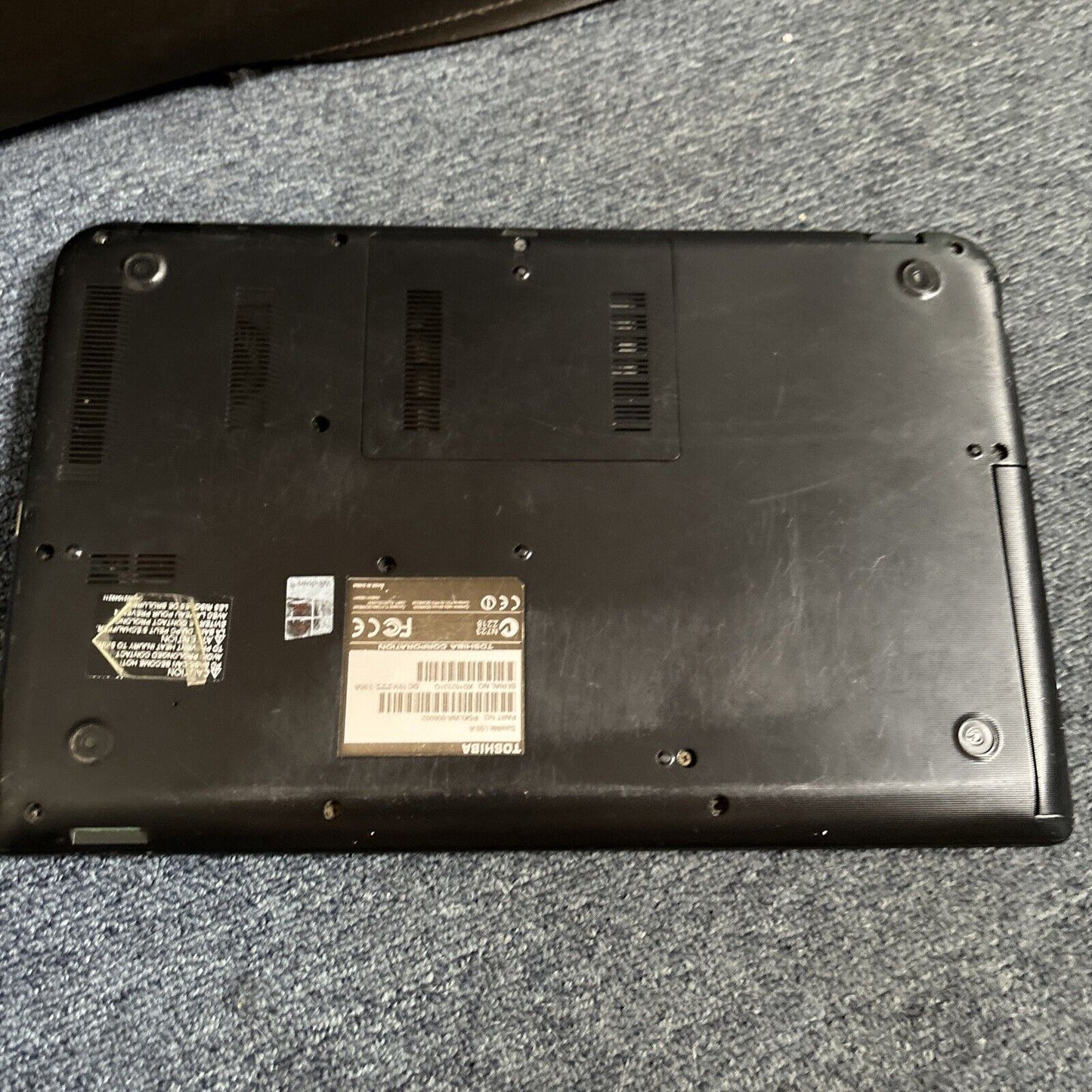 Toshiba Satellite L50-A i5-4200U 4gb RAM 700GB HDD DVD *For Parts: Dead Battery*