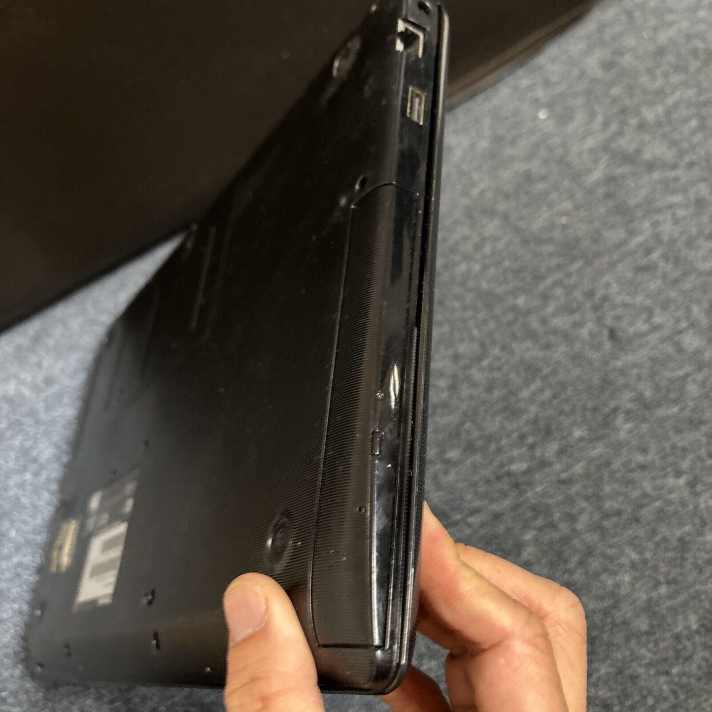 Toshiba Satellite L50-A i5-4200U 4gb RAM 700GB HDD DVD *For Parts: Dead Battery*