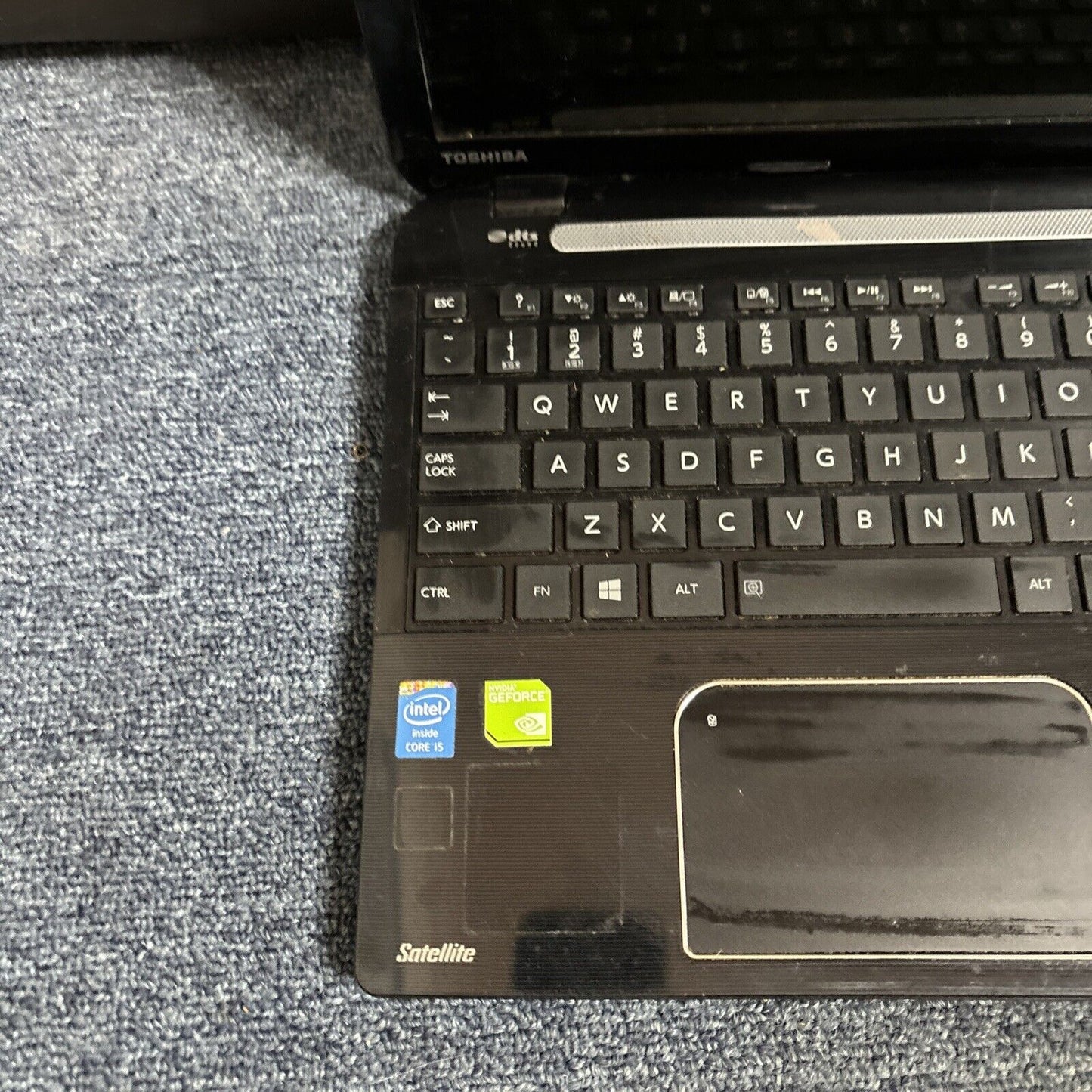 Toshiba Satellite L50-A i5-4200U 4gb RAM 700GB HDD DVD *For Parts: Dead Battery*