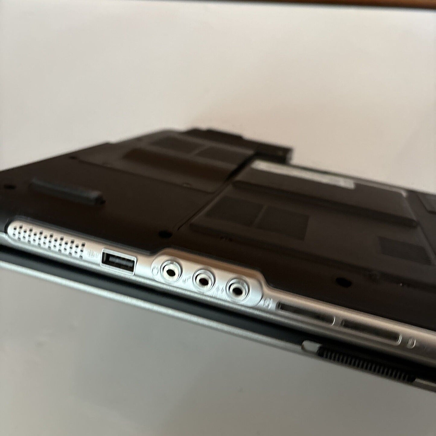 Acer Aspire 3000 Notebook AMD 3000+ 192MB RAM 18GB HDD DVD Drive *No Batteries*