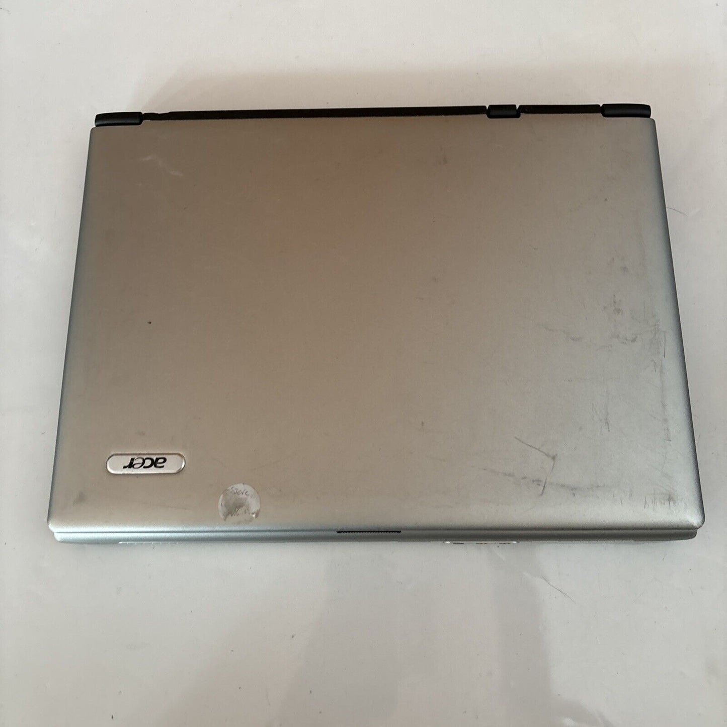 Acer Aspire 3000 Notebook AMD 3000+ 192MB RAM 18GB HDD DVD Drive *No Batteries*