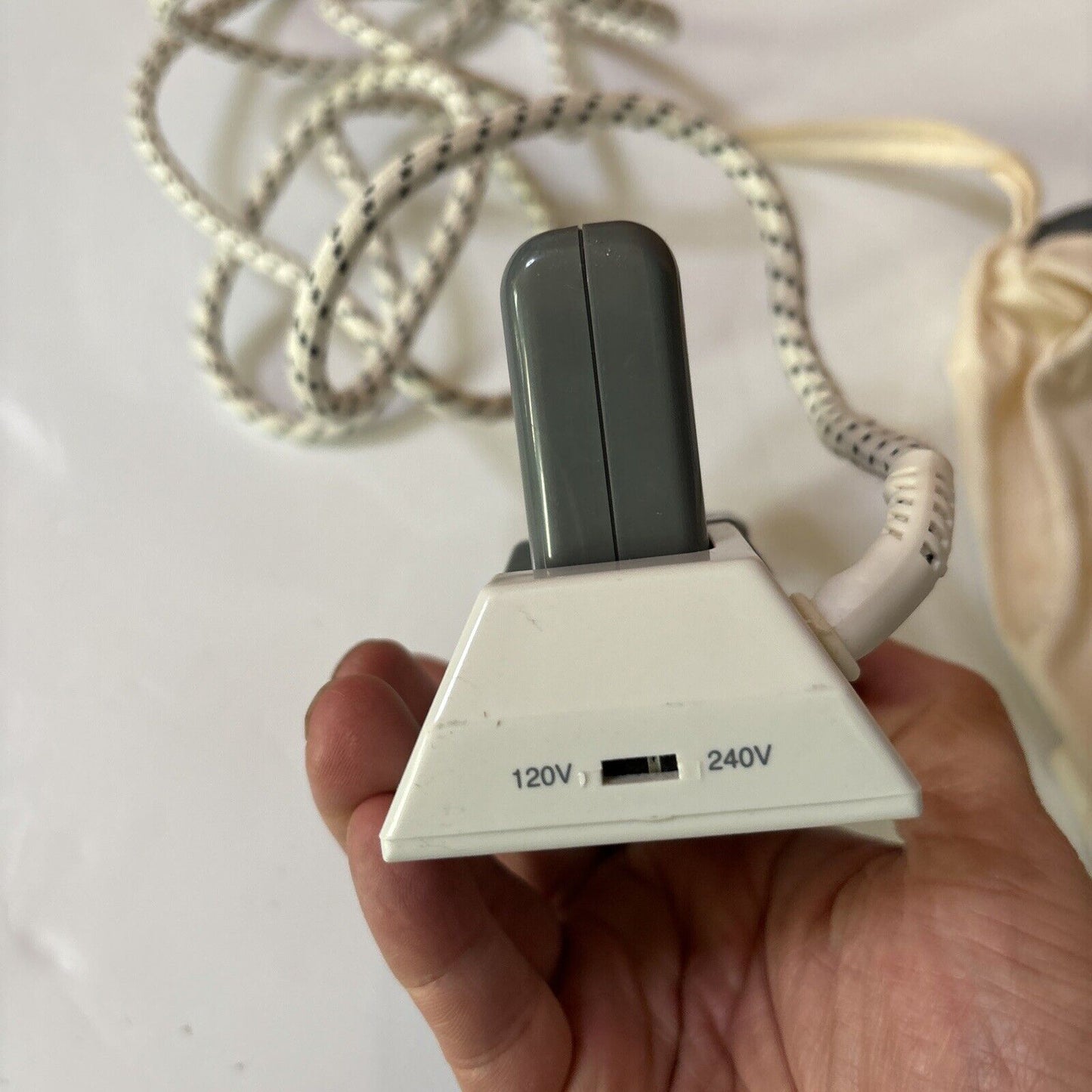 Korjo Travel Iron IDT29 V93187 120V & 240V Compatible