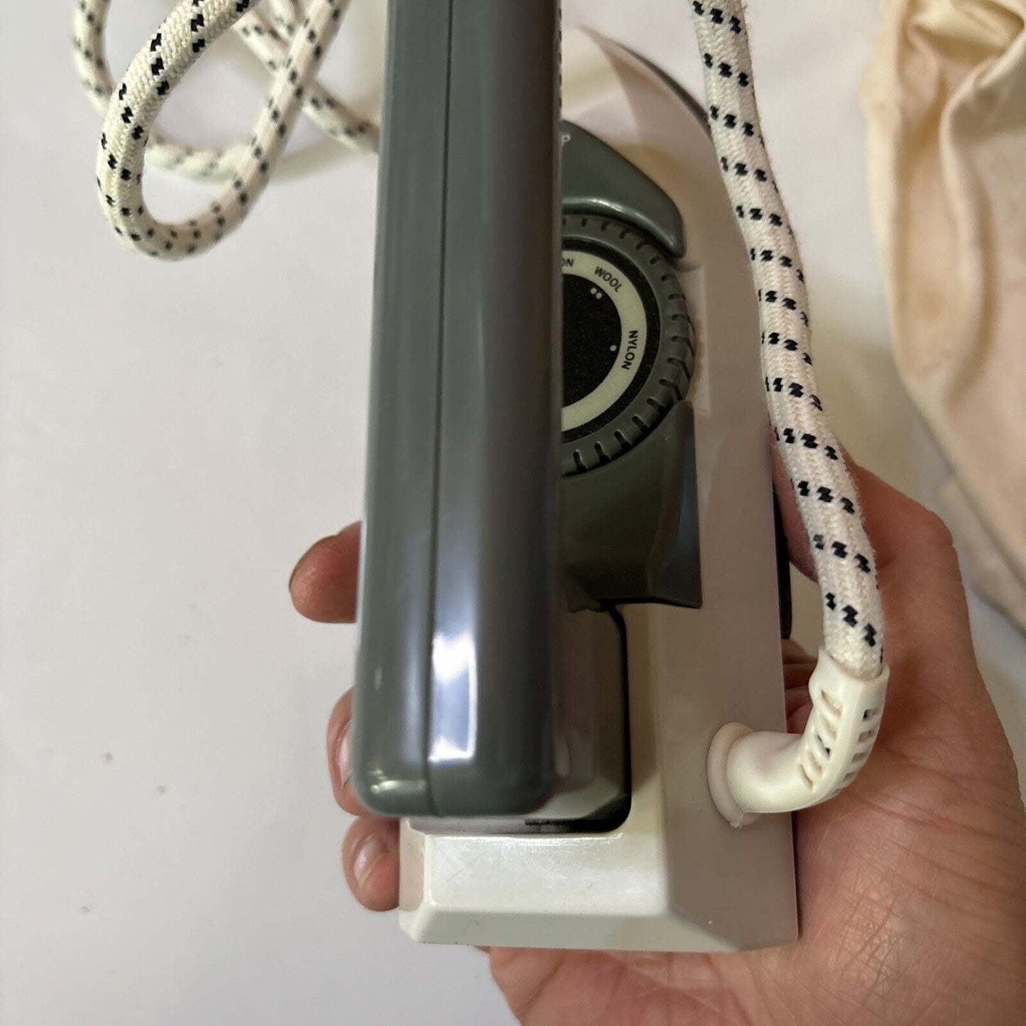 Korjo Travel Iron IDT29 V93187 120V & 240V Compatible