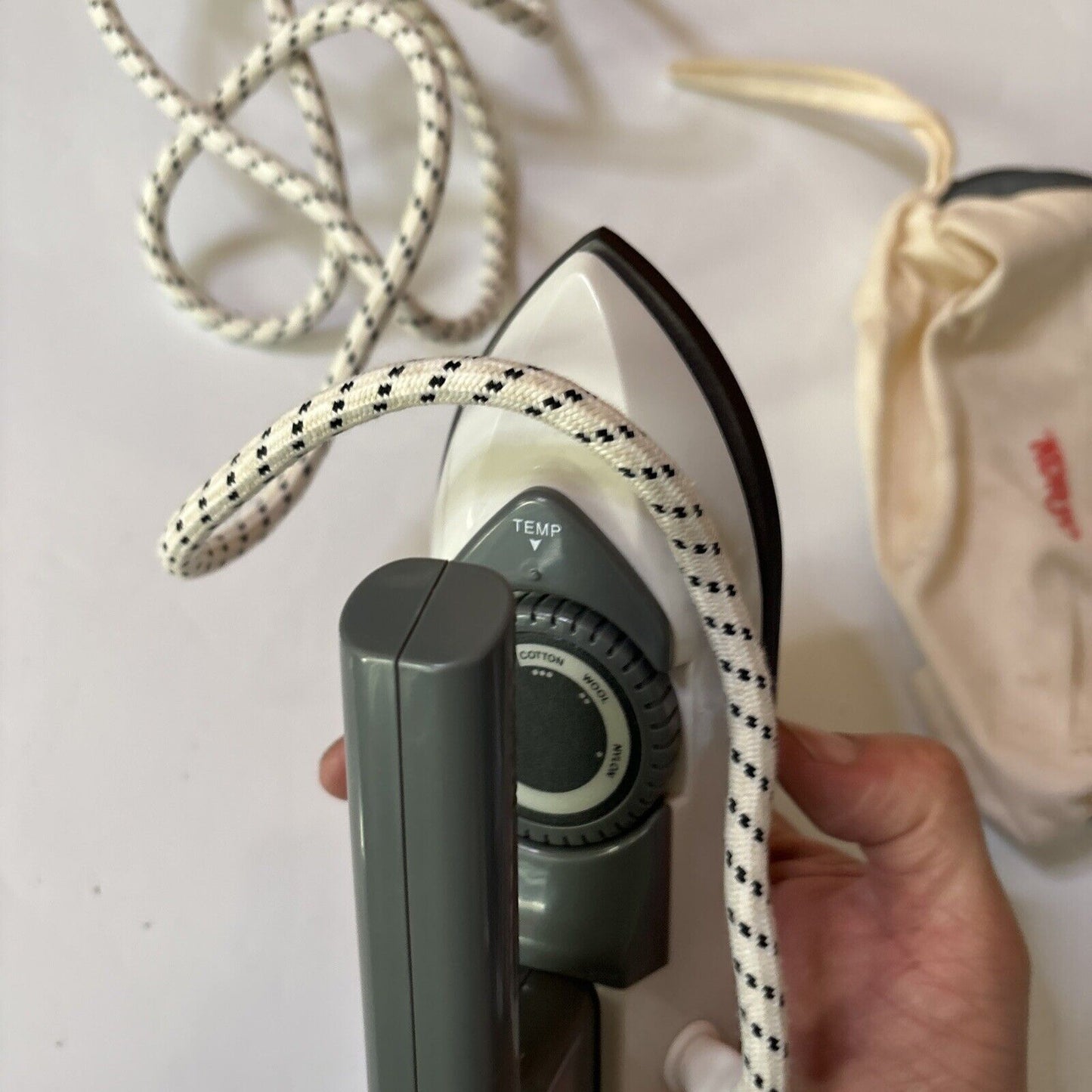Korjo Travel Iron IDT29 V93187 120V & 240V Compatible