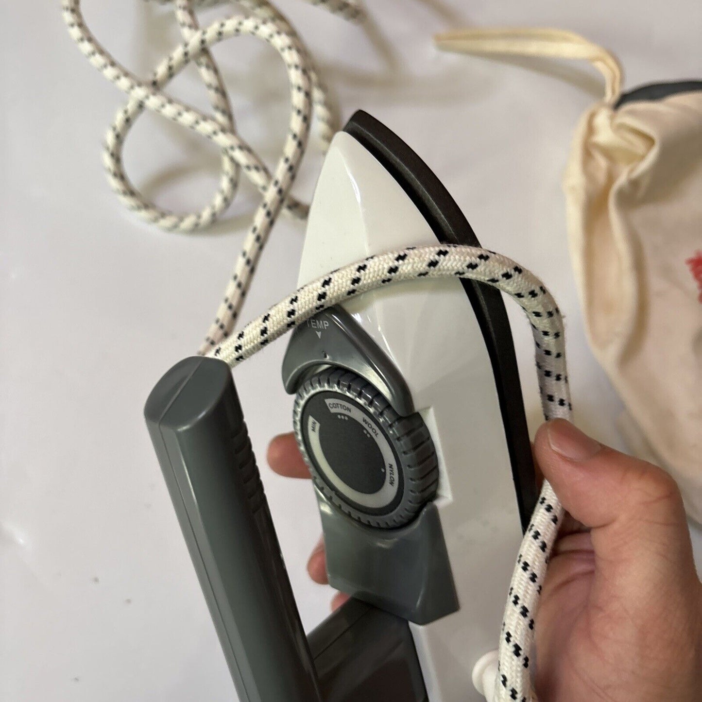 Korjo Travel Iron IDT29 V93187 120V & 240V Compatible