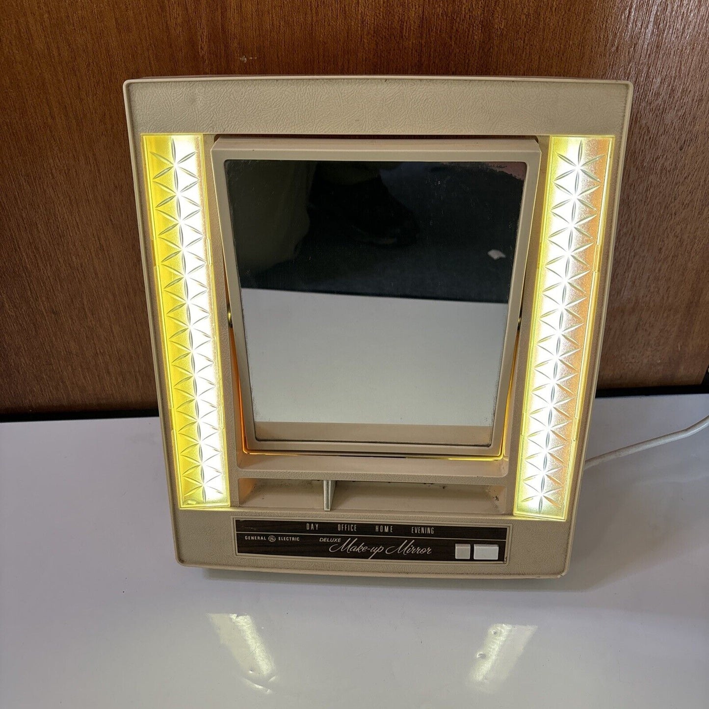 General Electric GE Deluxe Makeup Mirror M10/40