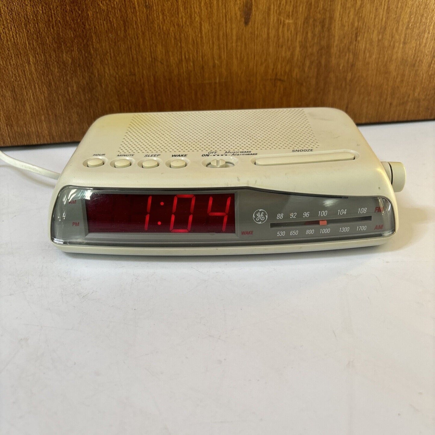 General Electric GE Alarm Clock AM/FM Radio EA 7-4816B