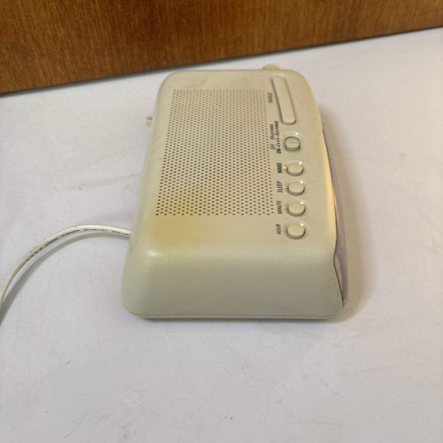 General Electric GE Alarm Clock AM/FM Radio EA 7-4816B