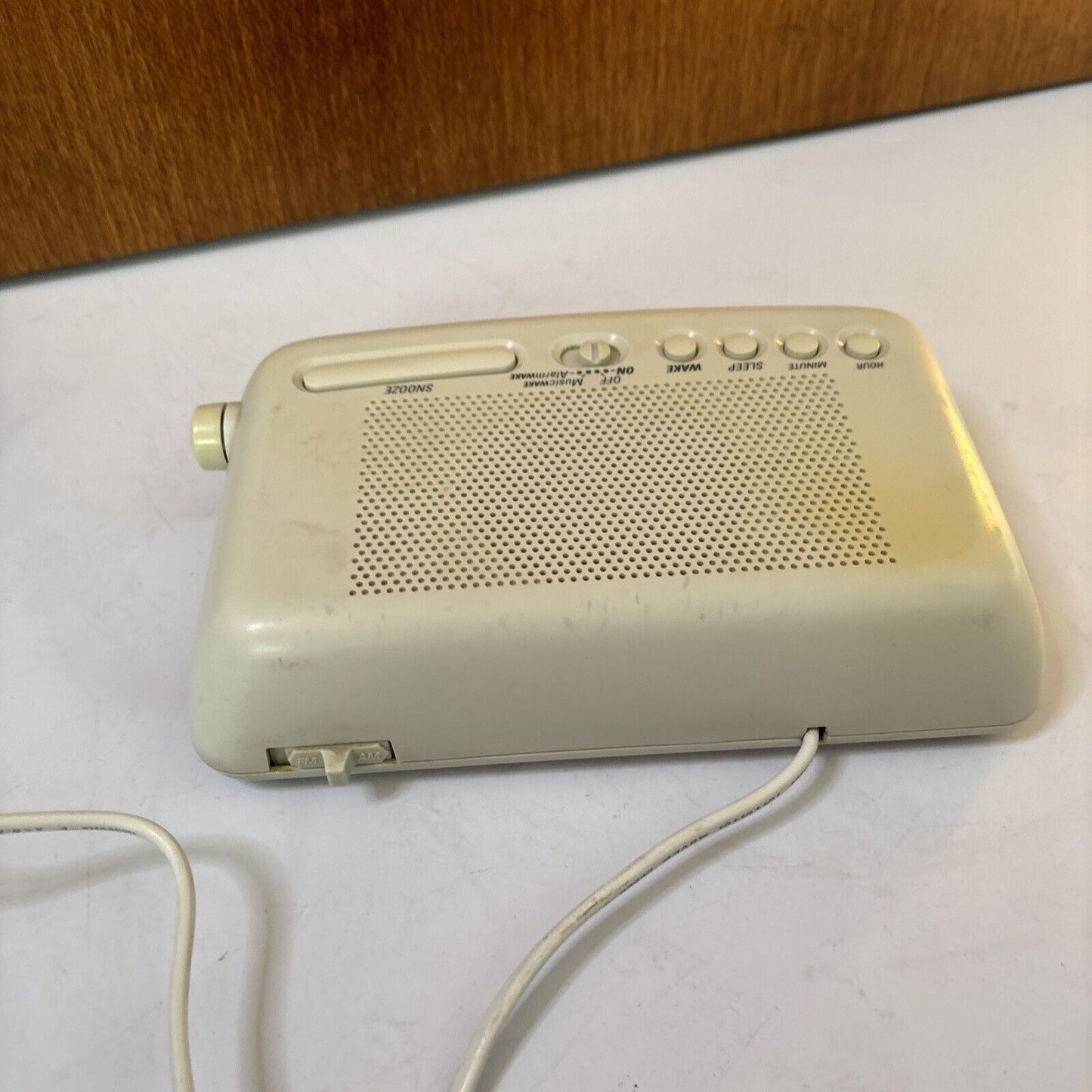 General Electric GE Alarm Clock AM/FM Radio EA 7-4816B