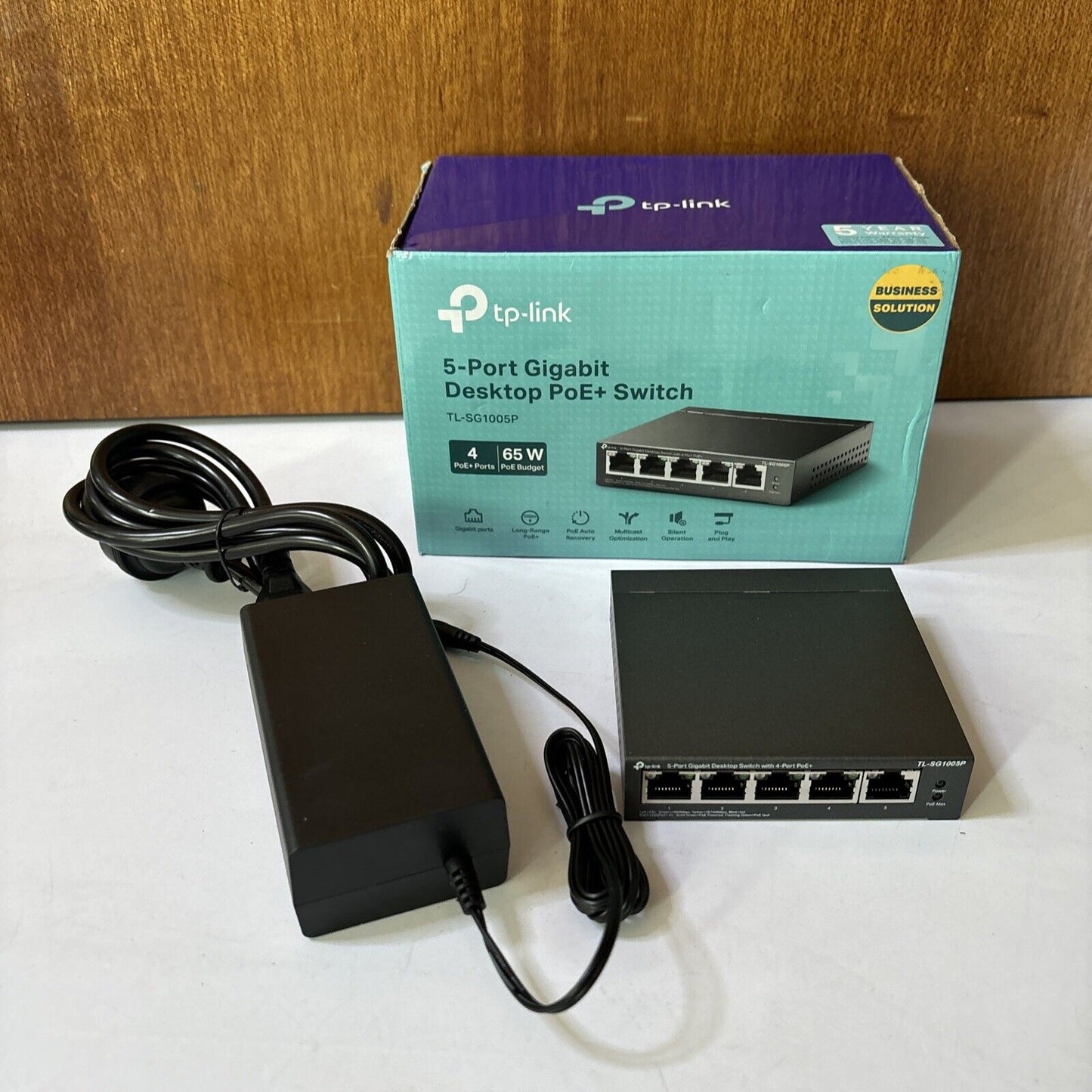 TP-Link 5-Port Gigabit Desktop Switch with 4-Port PoE+ TL-SG1005P