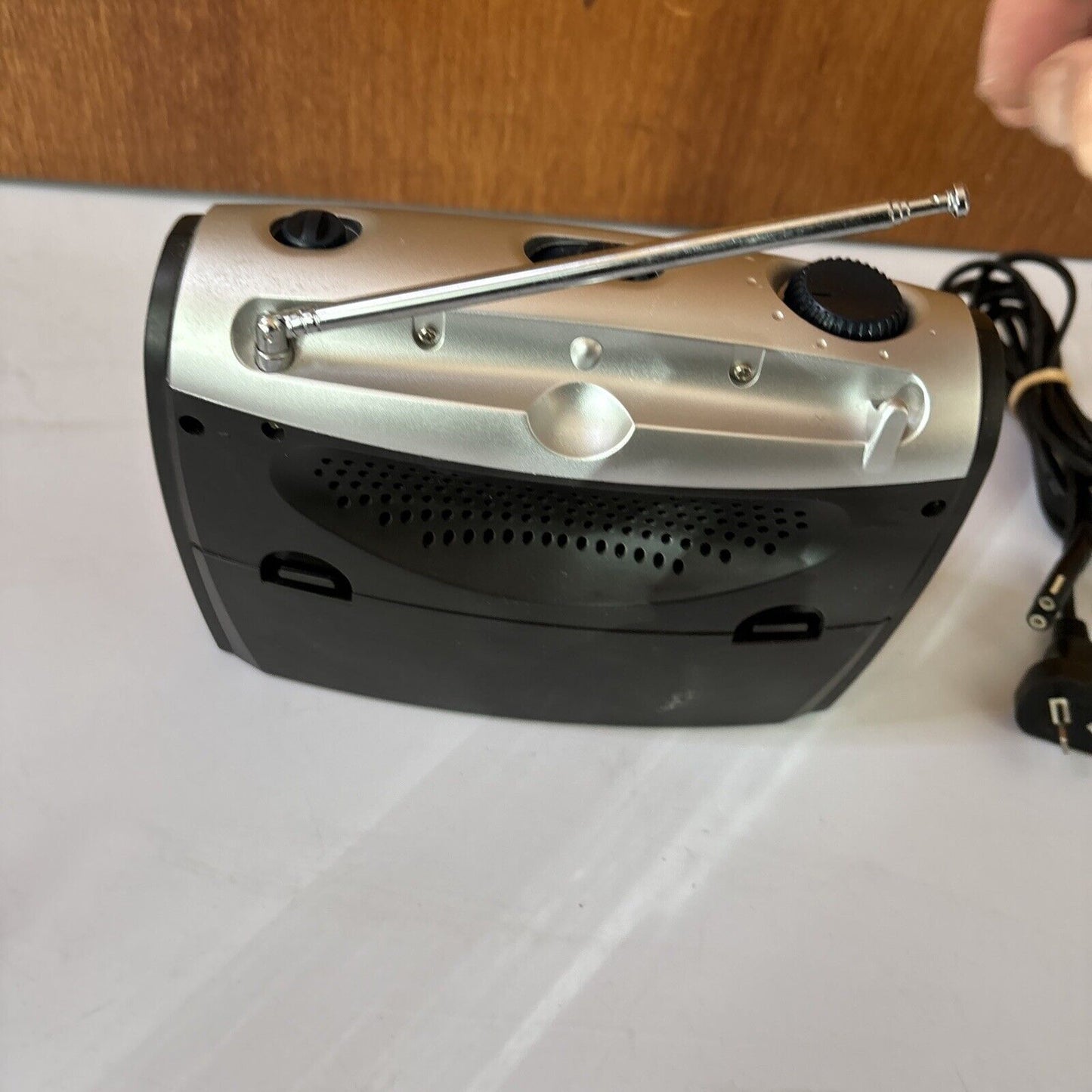Philips AE2160 AM/FM Portable Radio - Black Battery and/or AC Power