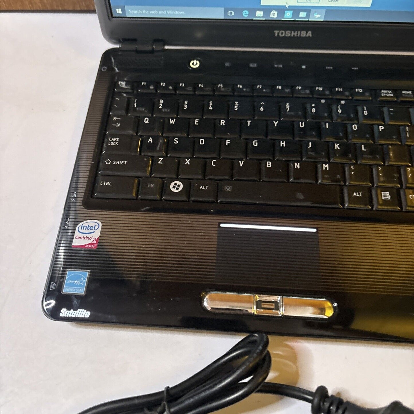 Toshiba Satellite 13" Laptop U400 Intel Core 2 Duo 400gb HDD 4GB RAM DVD Drive