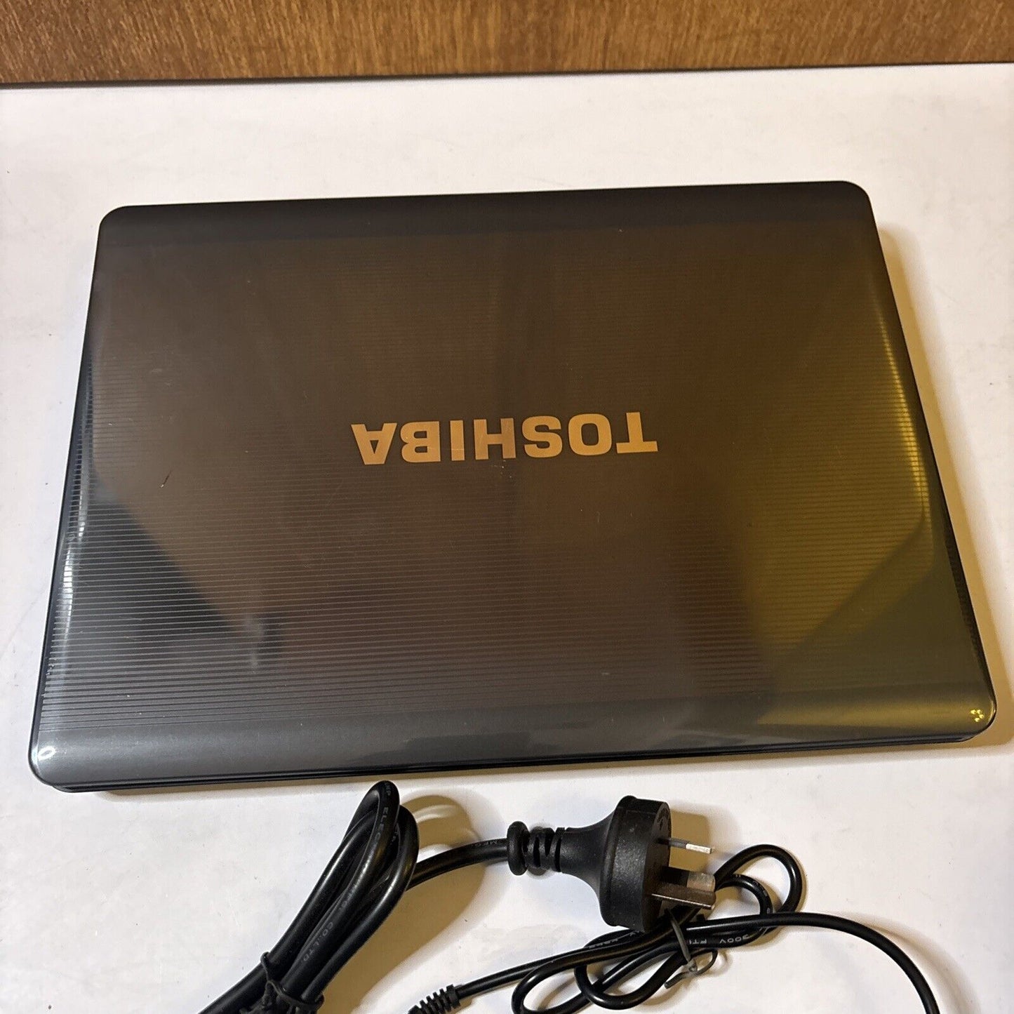 Toshiba Satellite 13" Laptop U400 Intel Core 2 Duo 400gb HDD 4GB RAM DVD Drive