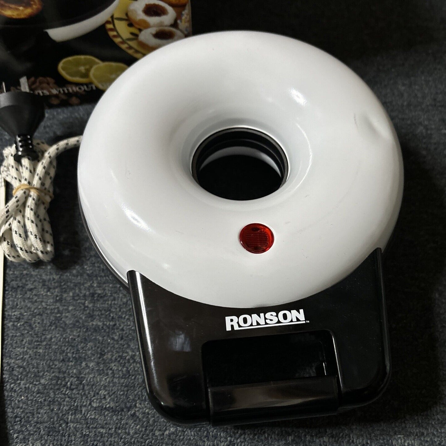 Ronson Dinkum Donuts Maker Model 8353