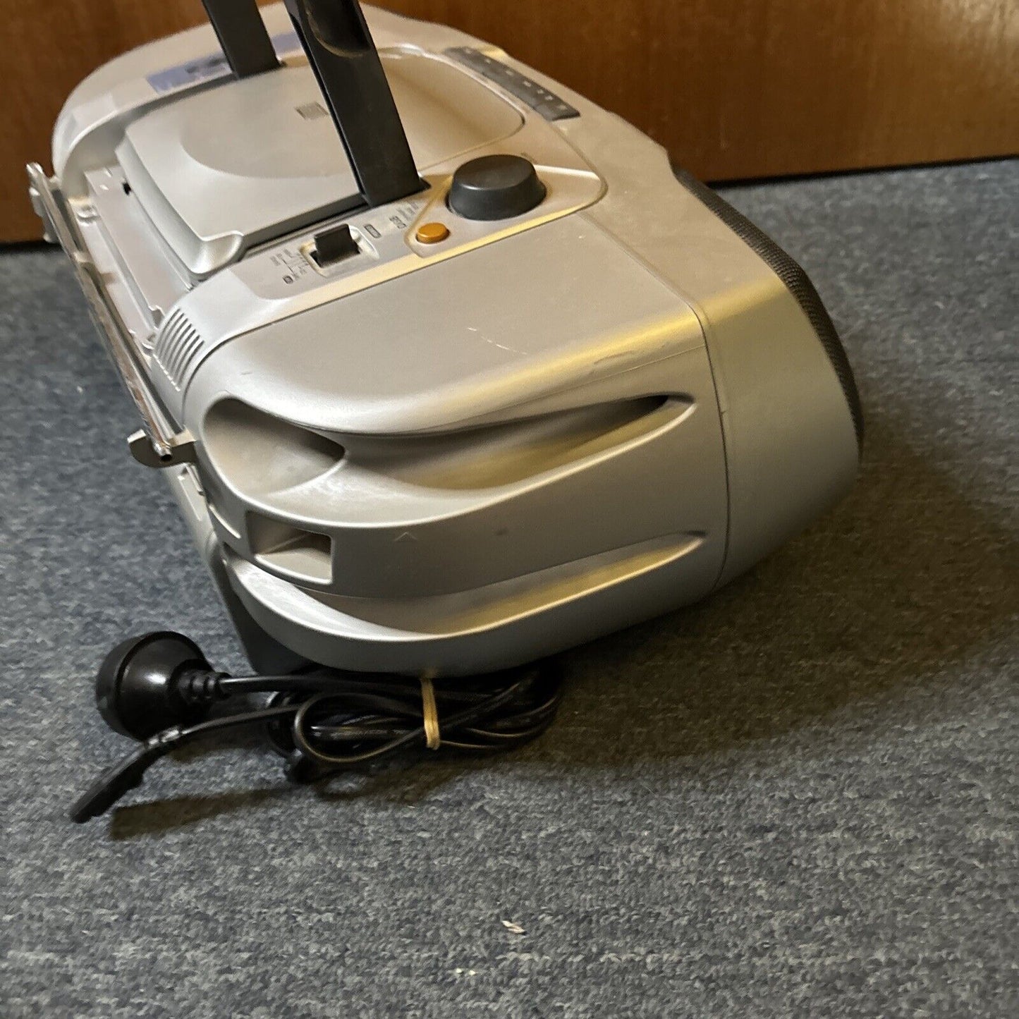 Philips AZ1010 CD Radio Cassette Recorder *Cassette Requires Belt Replacement