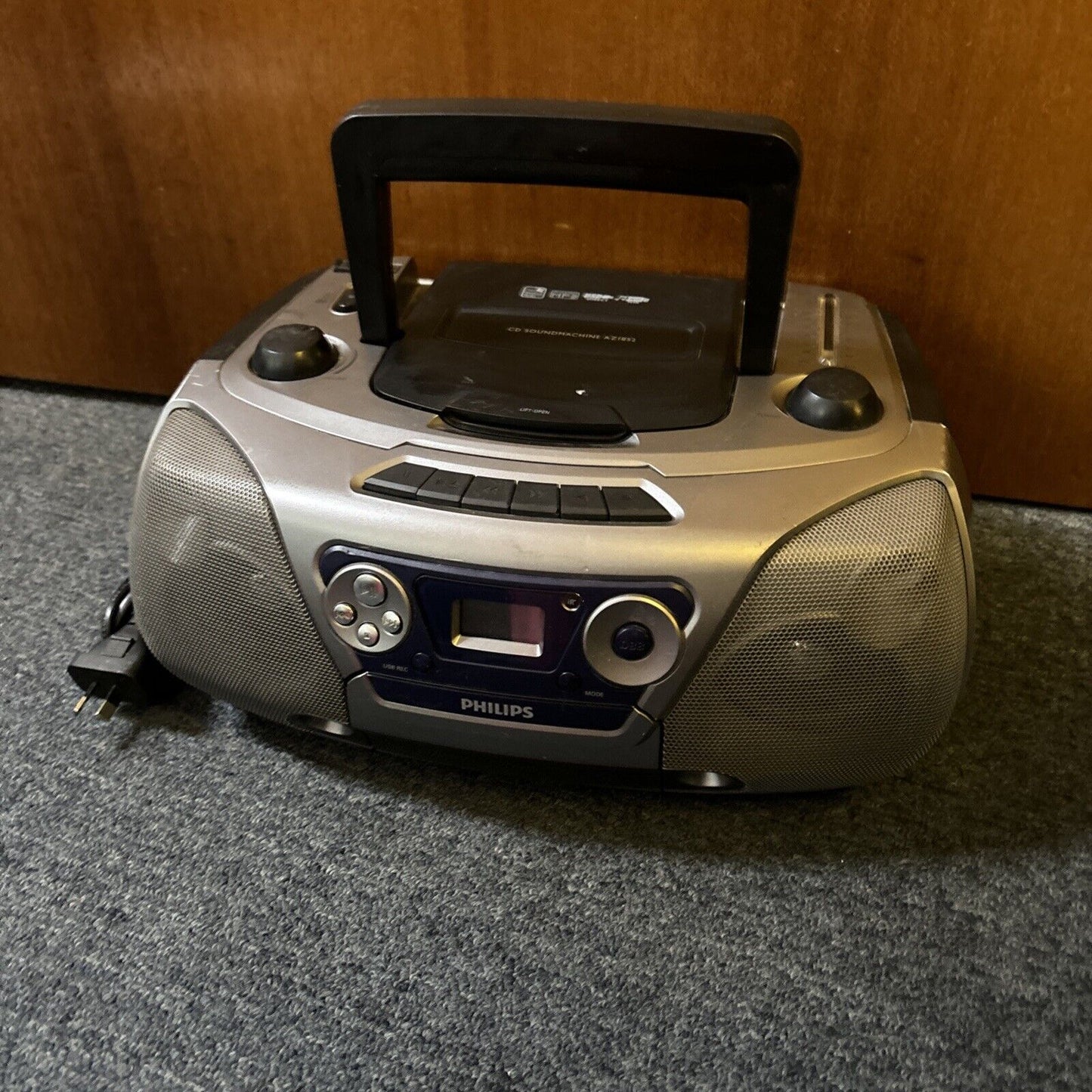 Philips CD Cassette Tape FM Radio USB Record SoundMachine AZ1852