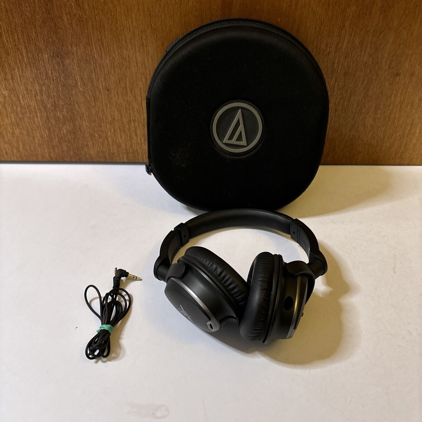 Audio Technica QuietPoint ATH-ANC9 Headphones Wired Active Noise Cancelling