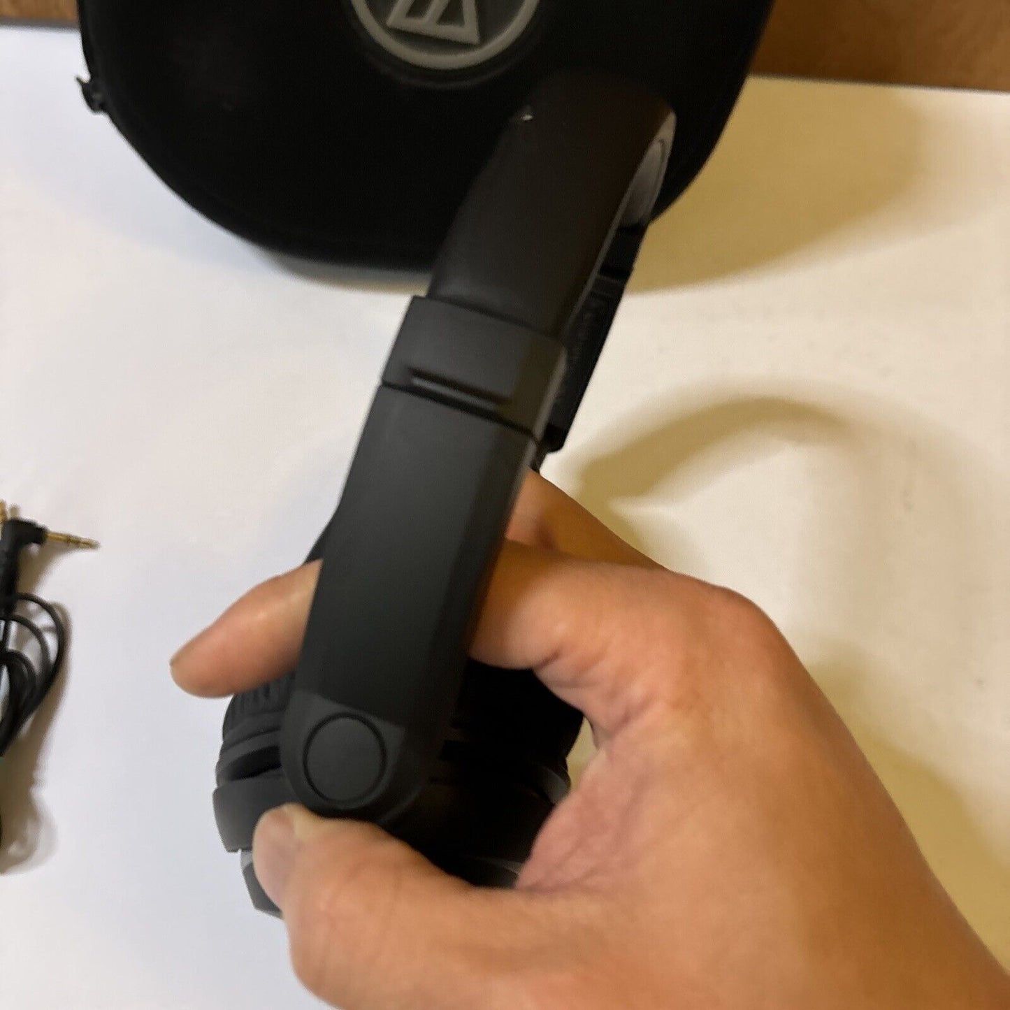 Audio Technica QuietPoint ATH-ANC9 Headphones Wired Active Noise Cancelling