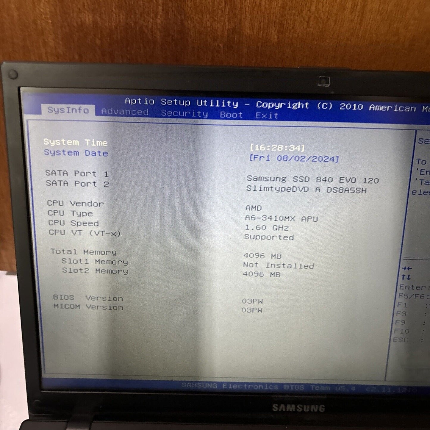 Samsung 15.6" Laptop NP305V5A 4GB RAM *For Parts Or Repair