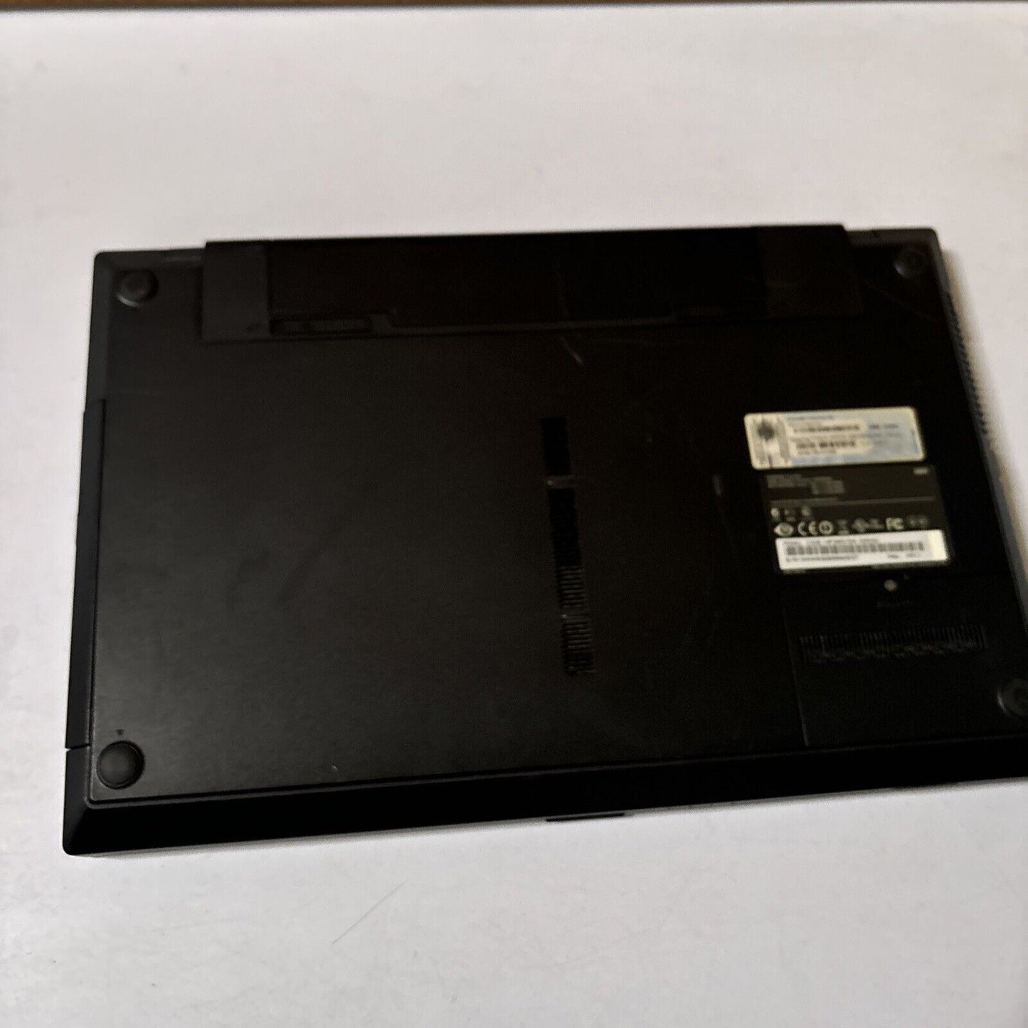 Samsung 15.6" Laptop NP305V5A 4GB RAM *For Parts Or Repair