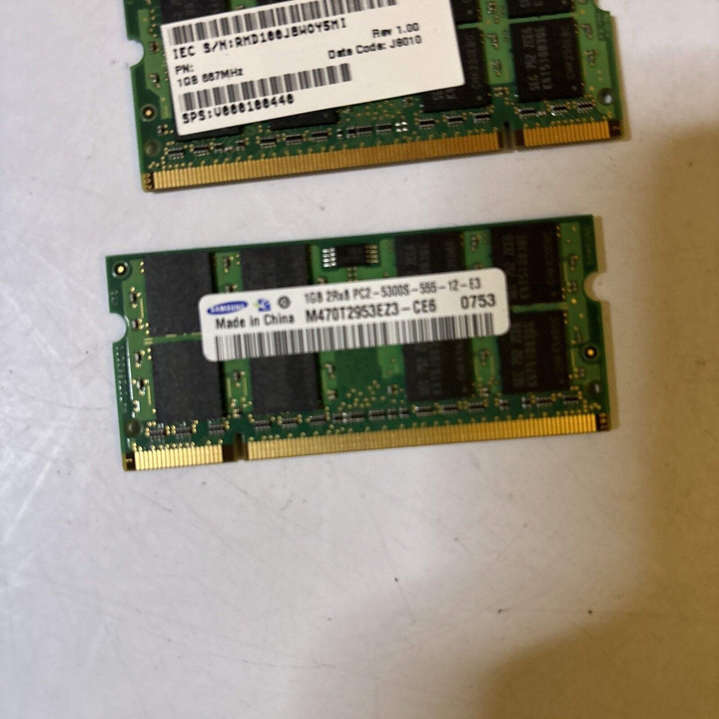 2x Samsung 1GB 2Rx8 PC2-5300S-555-12-E3 RAM