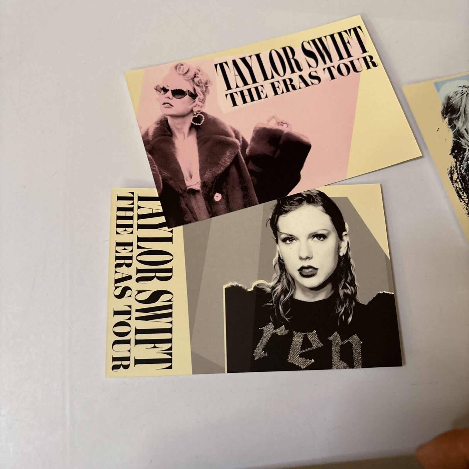 テイラースウィフト　THE ERAS TOUR VIP ピンバッジ&ポストカード set 10 POSTCARDS NEW TAYLOR SWIFT THE ERAS TOUR VIP MERCH