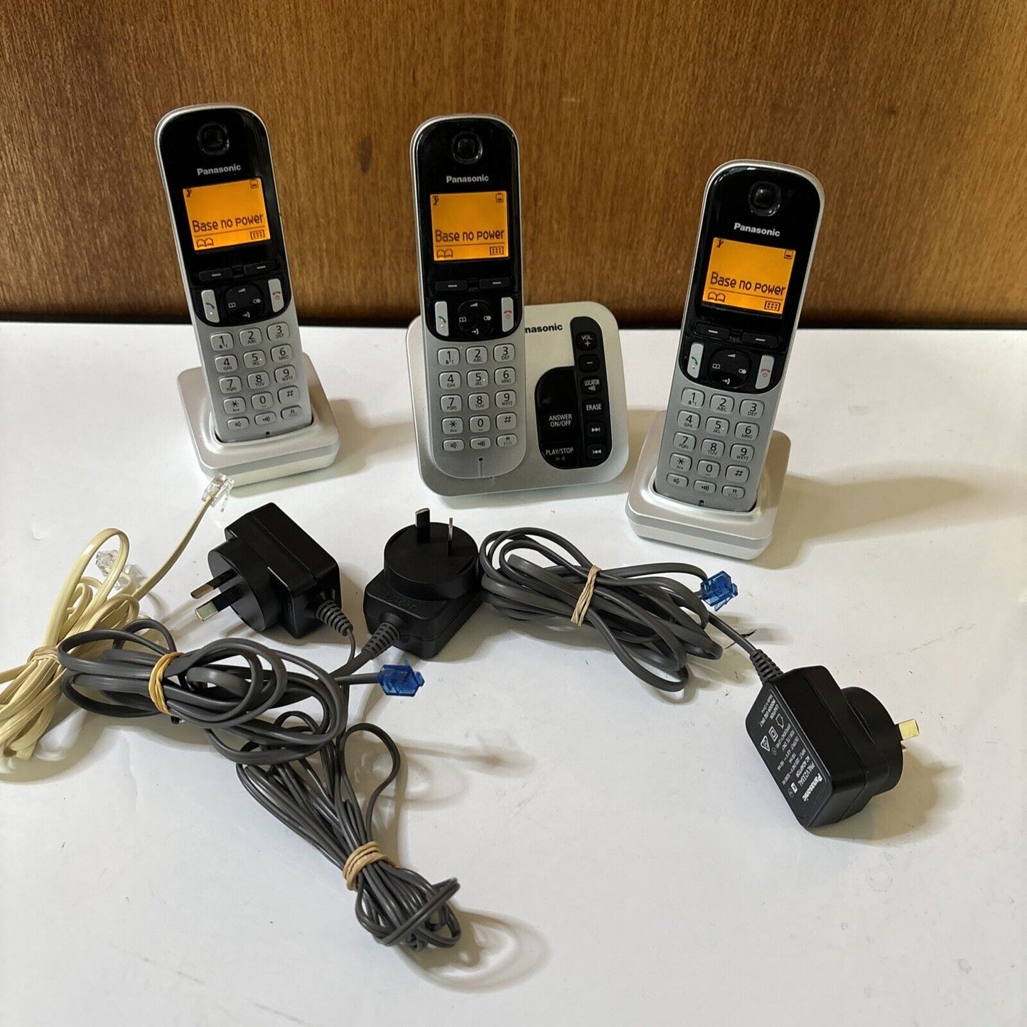 Panasonic KX-TGC220AL Digital Answering Machine & 3 Handsets