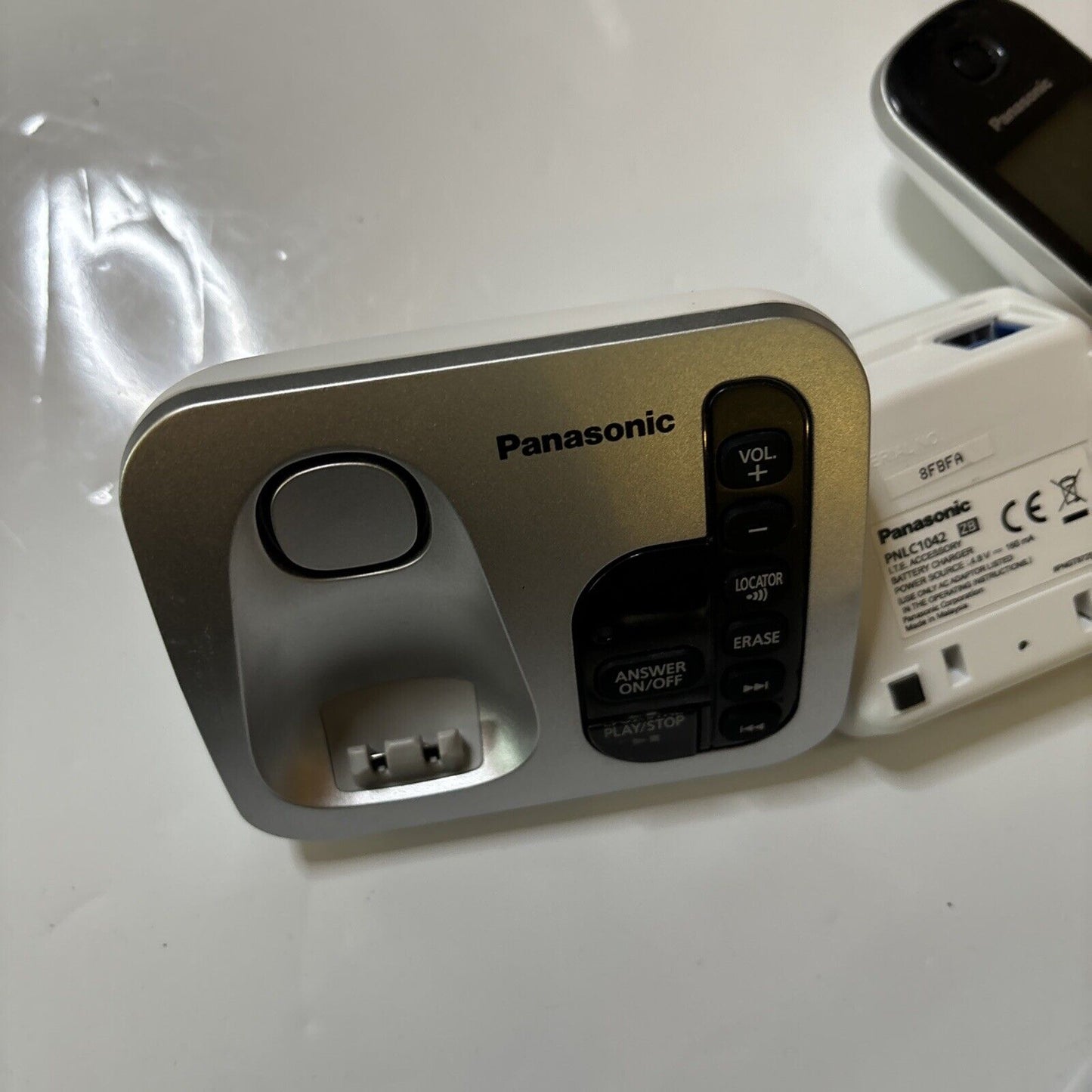 Panasonic KX-TGC220AL Digital Answering Machine & 3 Handsets