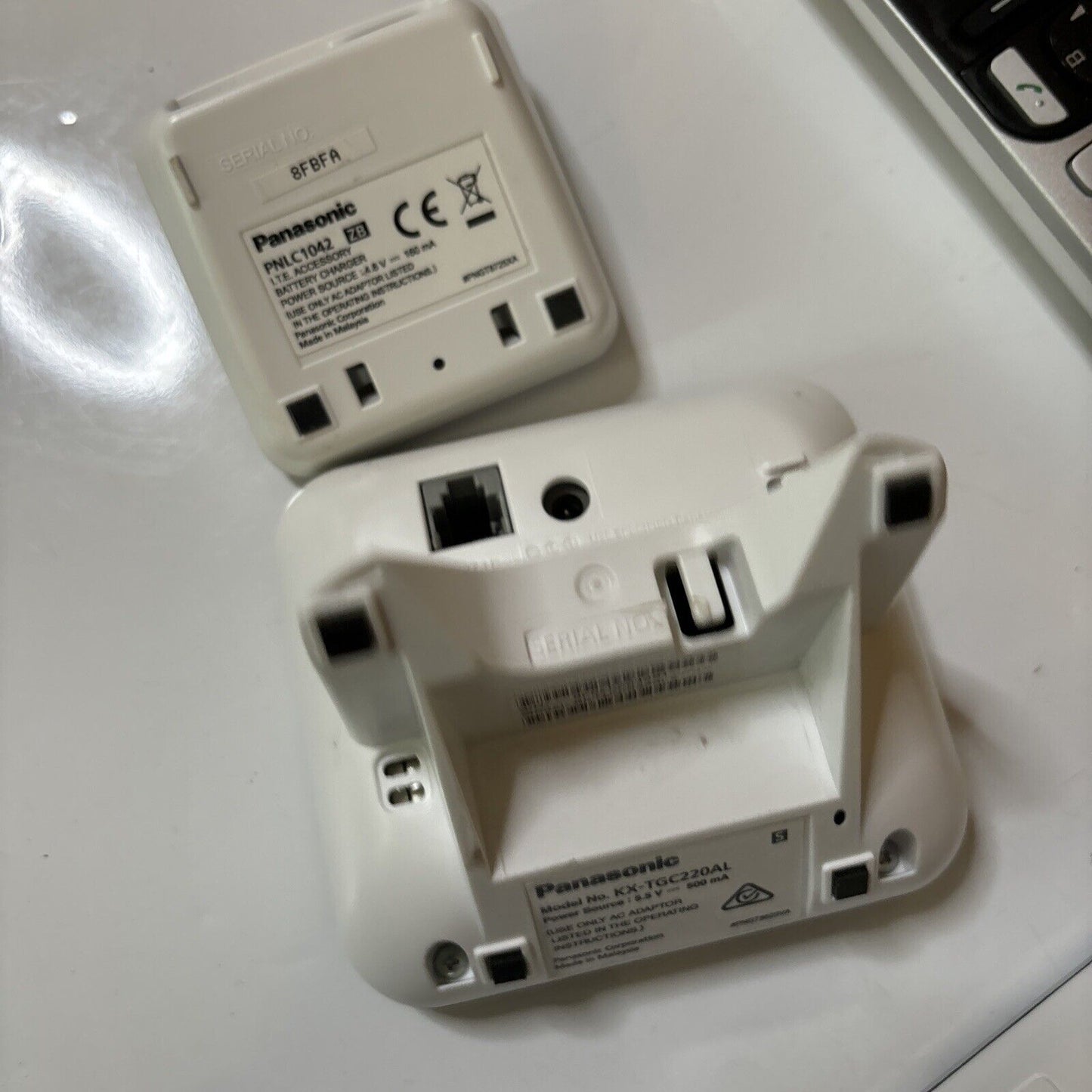 Panasonic KX-TGC220AL Digital Answering Machine & 3 Handsets