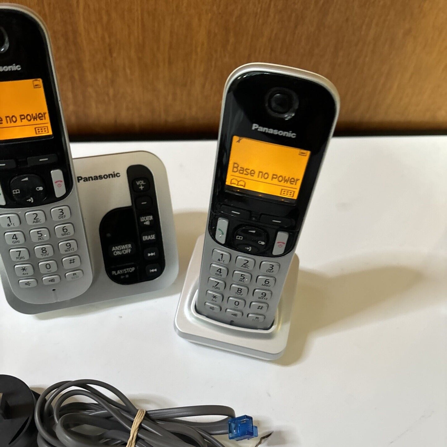 Panasonic KX-TGC220AL Digital Answering Machine & 3 Handsets