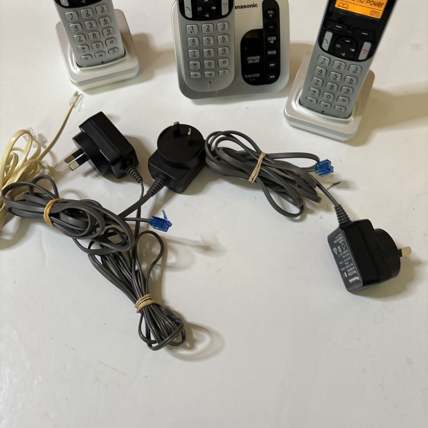 Panasonic KX-TGC220AL Digital Answering Machine & 3 Handsets