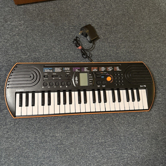 Casio SA-76 Electronic Keyboard 44 Keys with AC Adapter