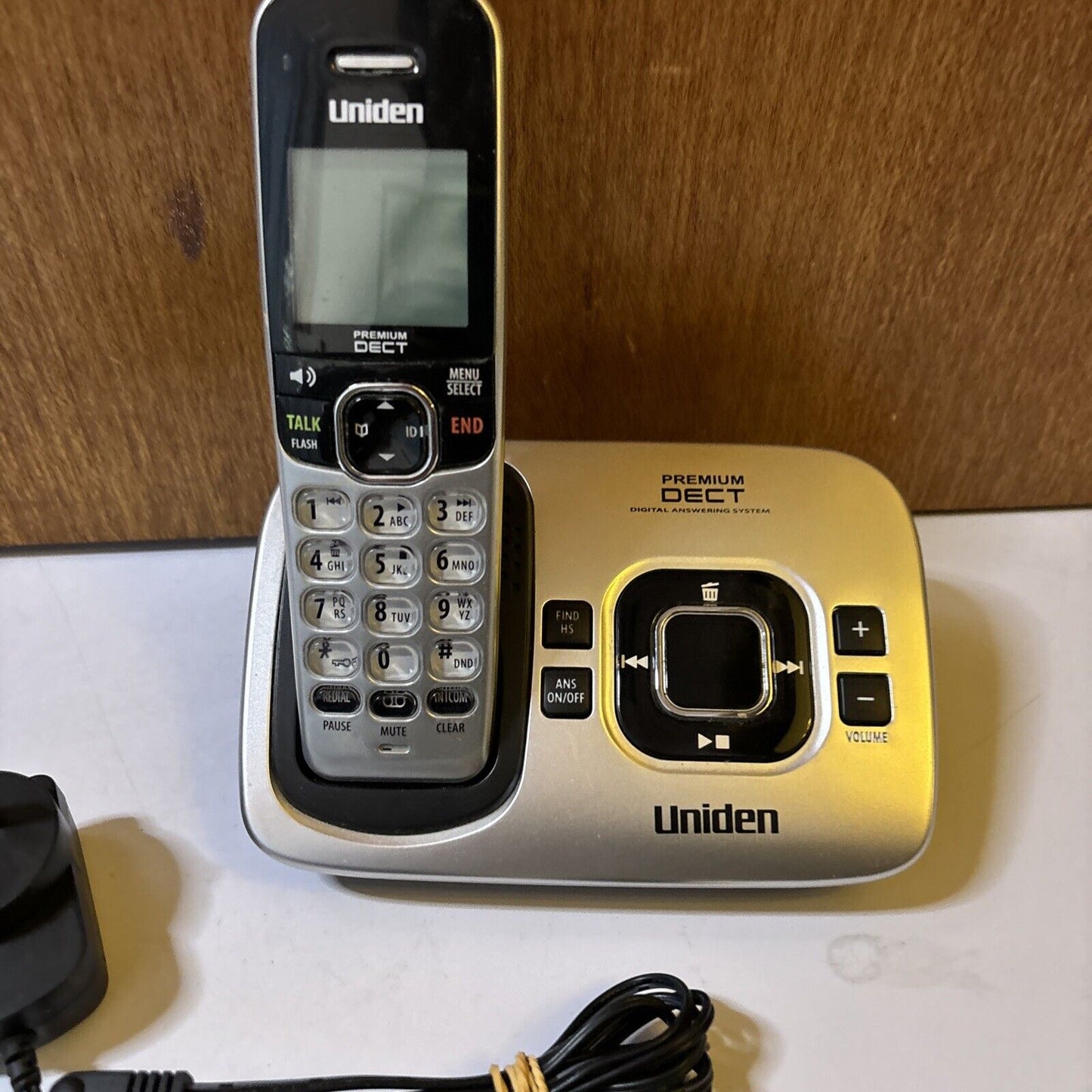 Uniden DECT3135+1 Digital Answering Machine And Handset