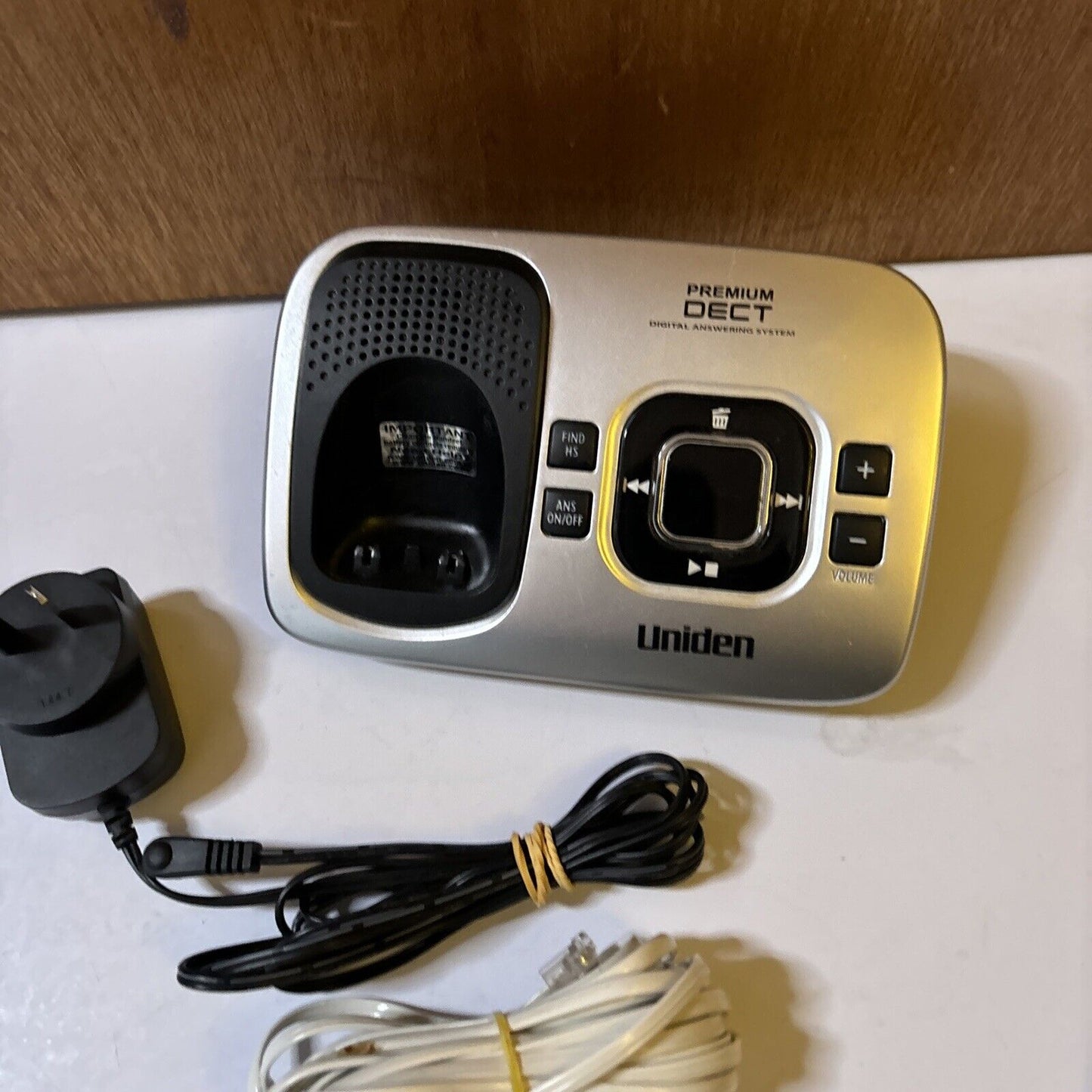 Uniden DECT3135+1 Digital Answering Machine And Handset
