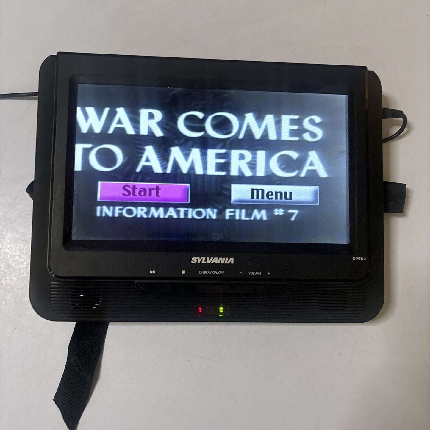 Sylvania 9" Portable DVD Player Region 1 SDVD9805-C