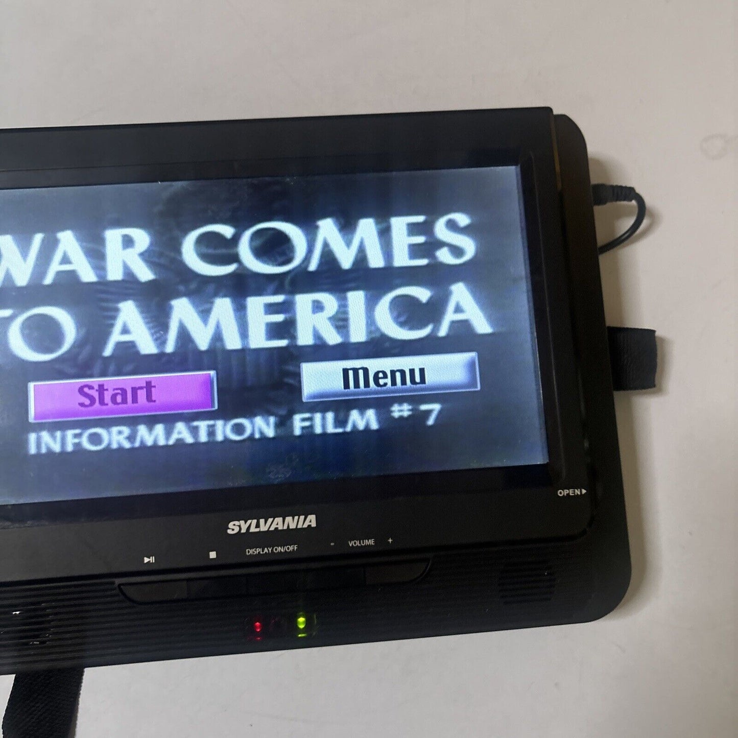Sylvania 9" Portable DVD Player Region 1 SDVD9805-C