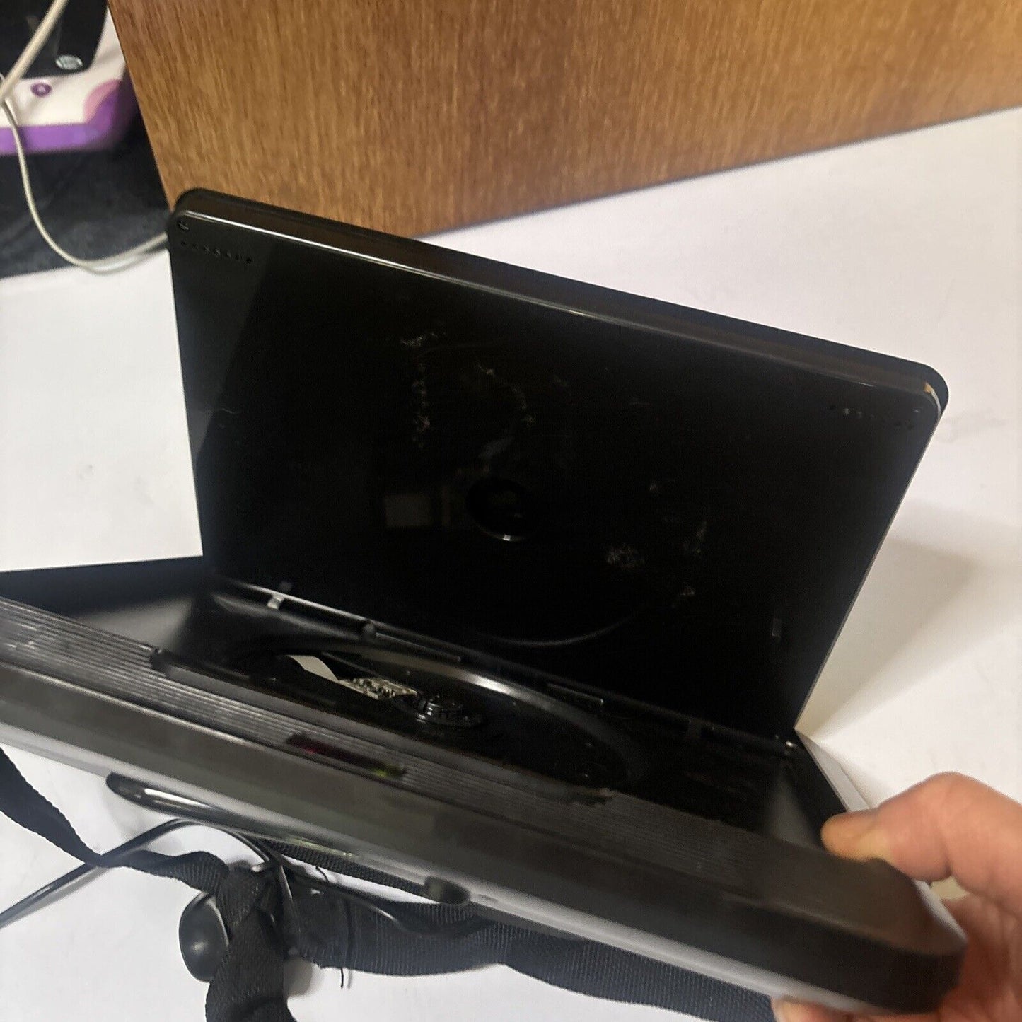 Sylvania 9" Portable DVD Player Region 1 SDVD9805-C