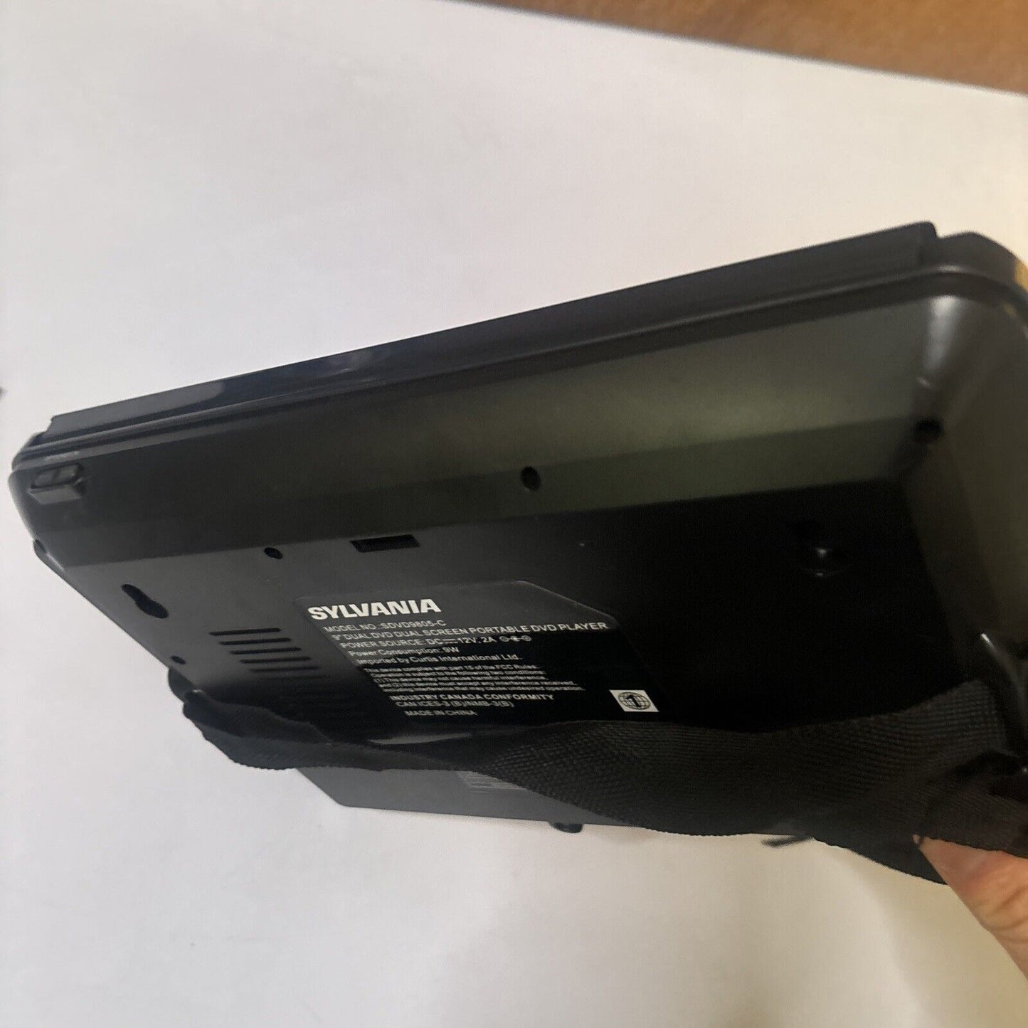 Sylvania 9" Portable DVD Player Region 1 SDVD9805-C