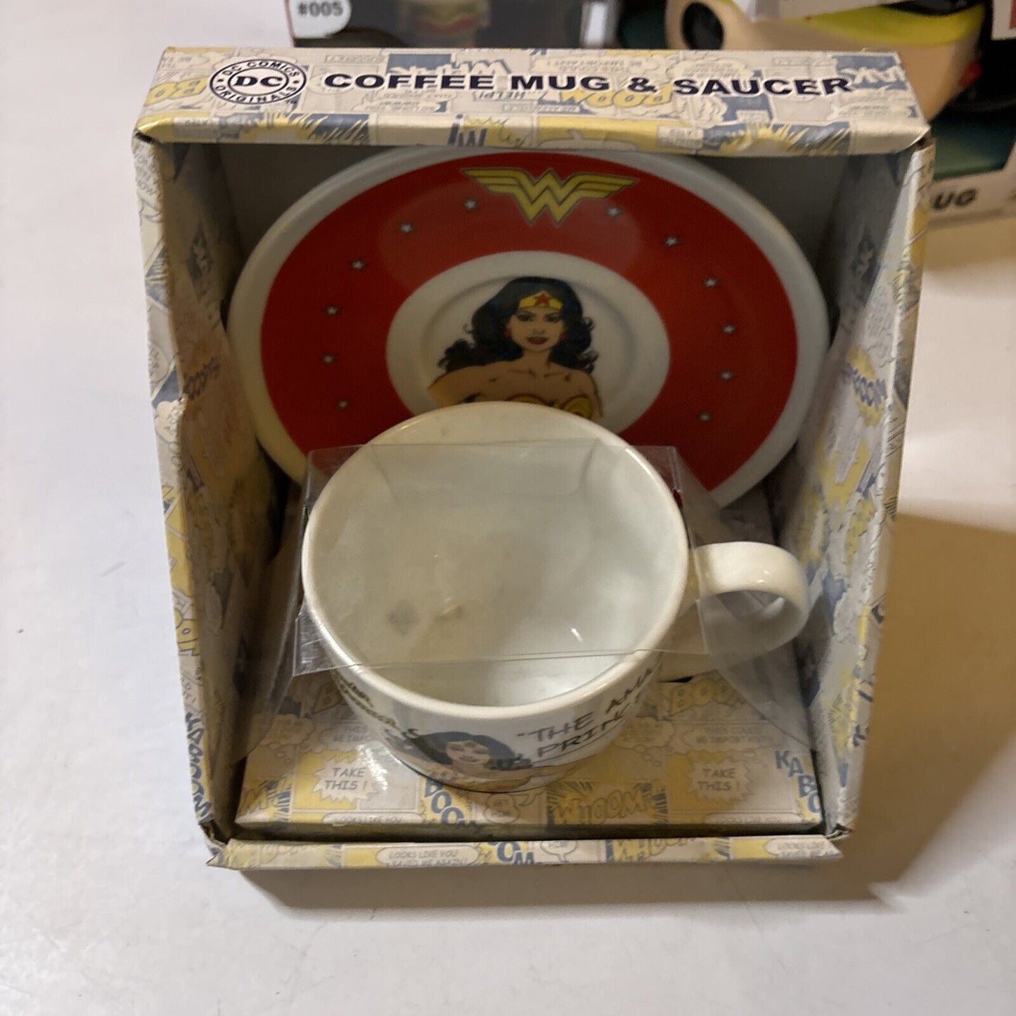 WONDER WOMAN Set: Light, Coffee Mug & Saucer, Ceramic Mug Pop!