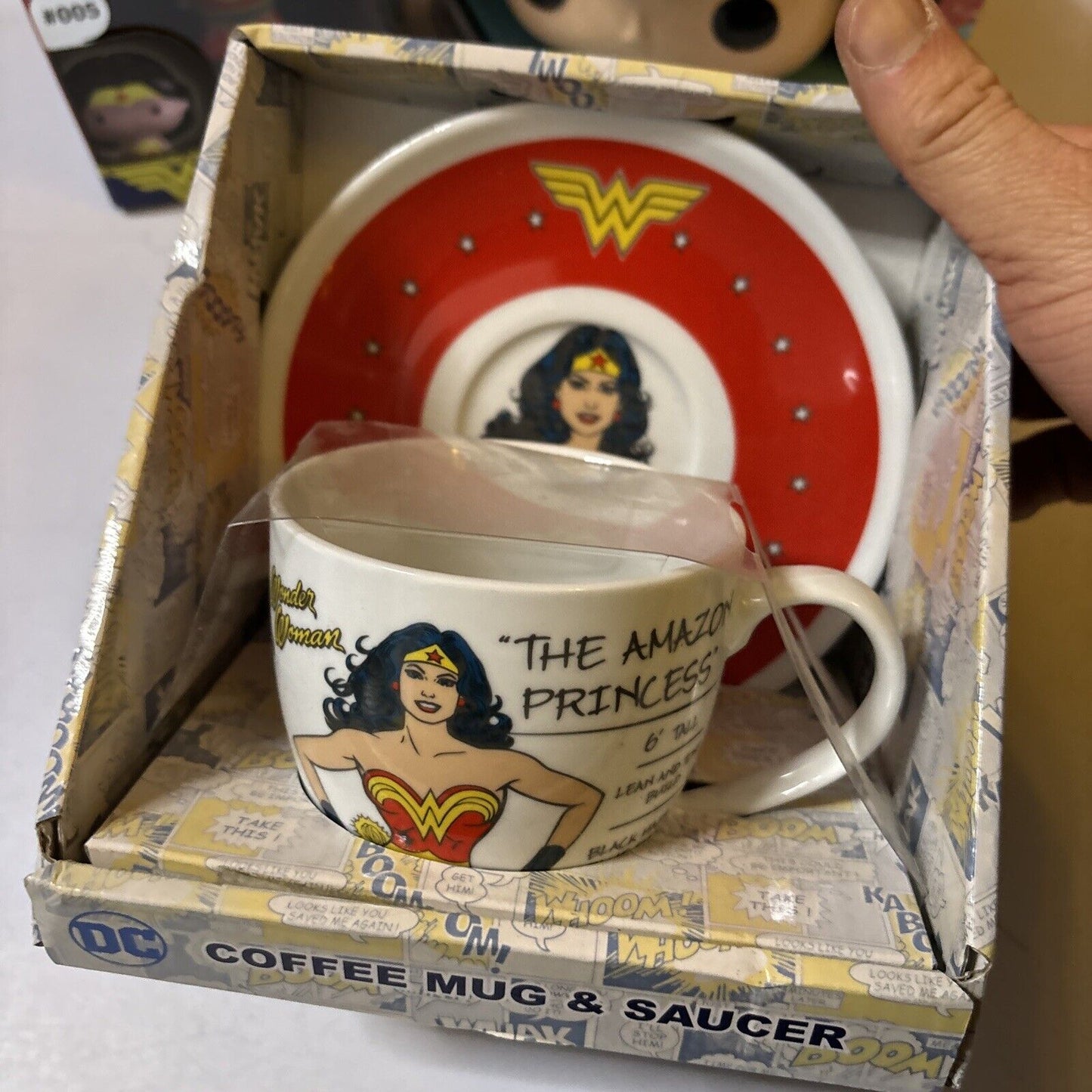 WONDER WOMAN Set: Light, Coffee Mug & Saucer, Ceramic Mug Pop!