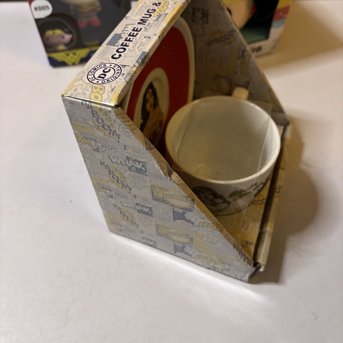 WONDER WOMAN Set: Light, Coffee Mug & Saucer, Ceramic Mug Pop!