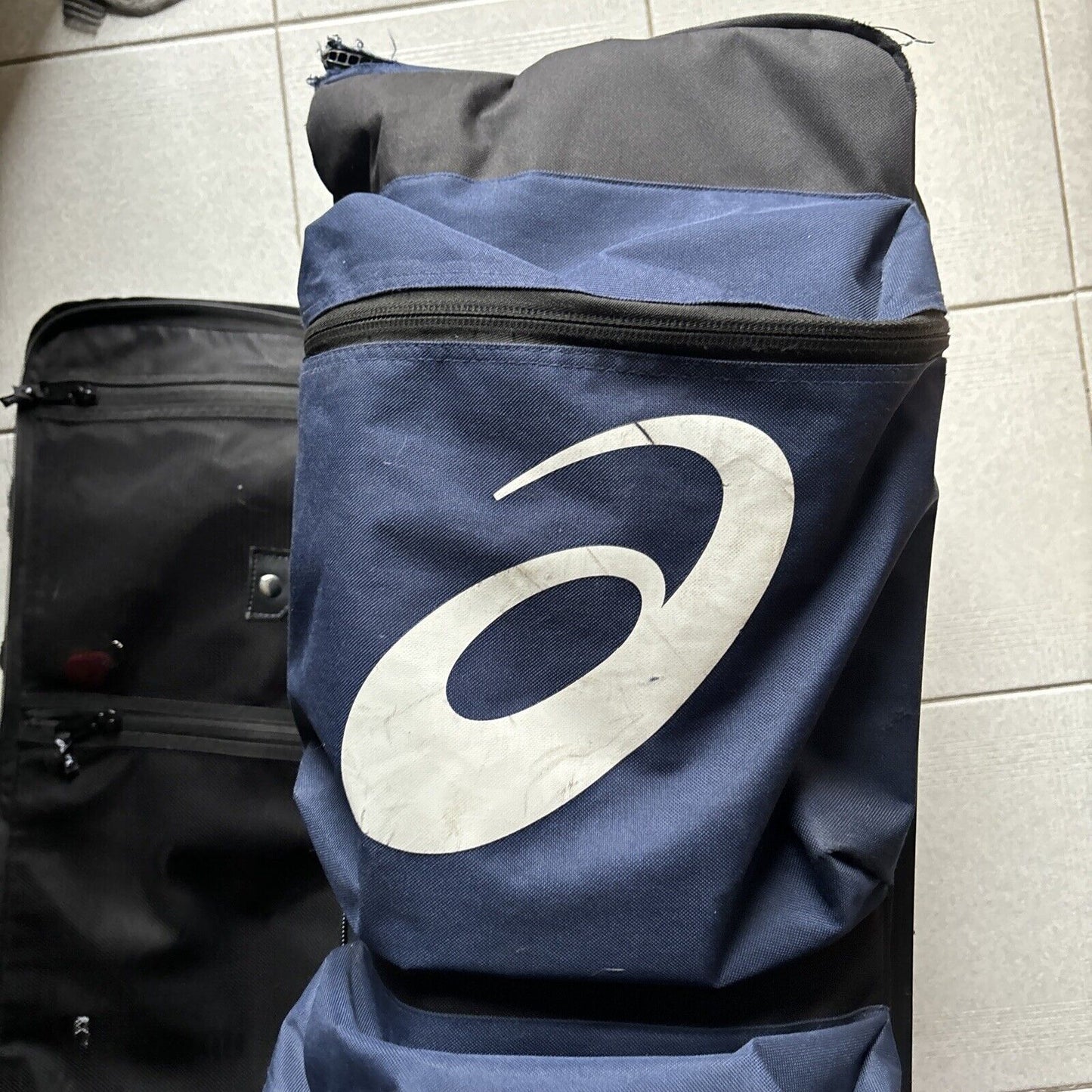 AFL Western Bulldogs ASICS Large Luggage Wheels Baggage