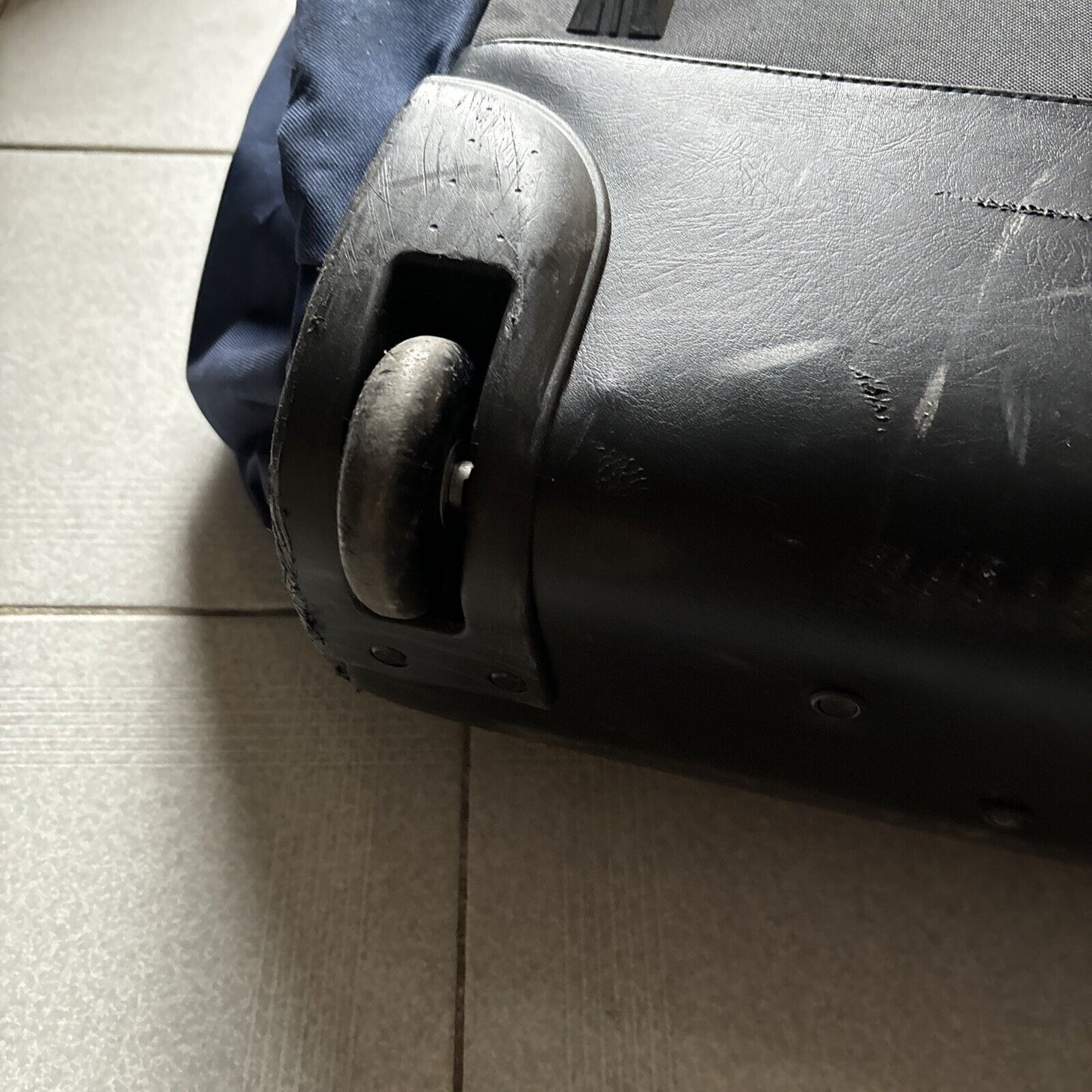 AFL Western Bulldogs ASICS Large Luggage Wheels Baggage