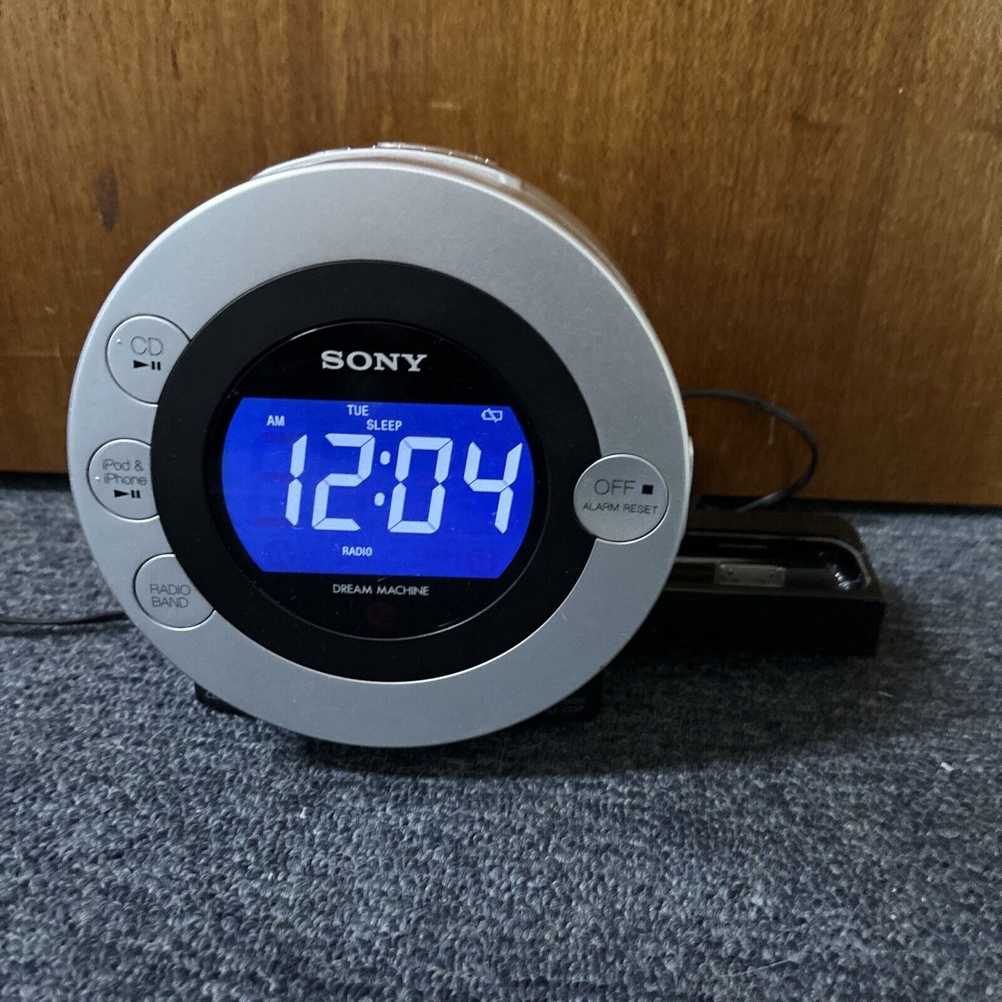 Sony Dream Machine Alarm Clock CD Player AM/FM Radio 30-pin iPod ICF-CD3ip
