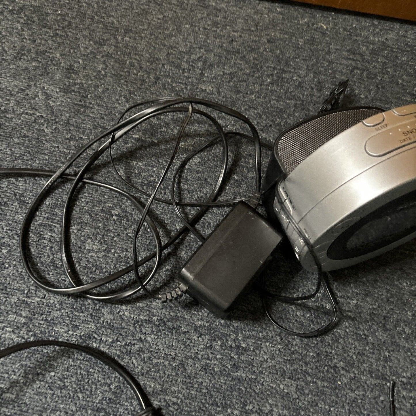 Sony Dream Machine Alarm Clock CD Player AM/FM Radio 30-pin iPod ICF-CD3ip