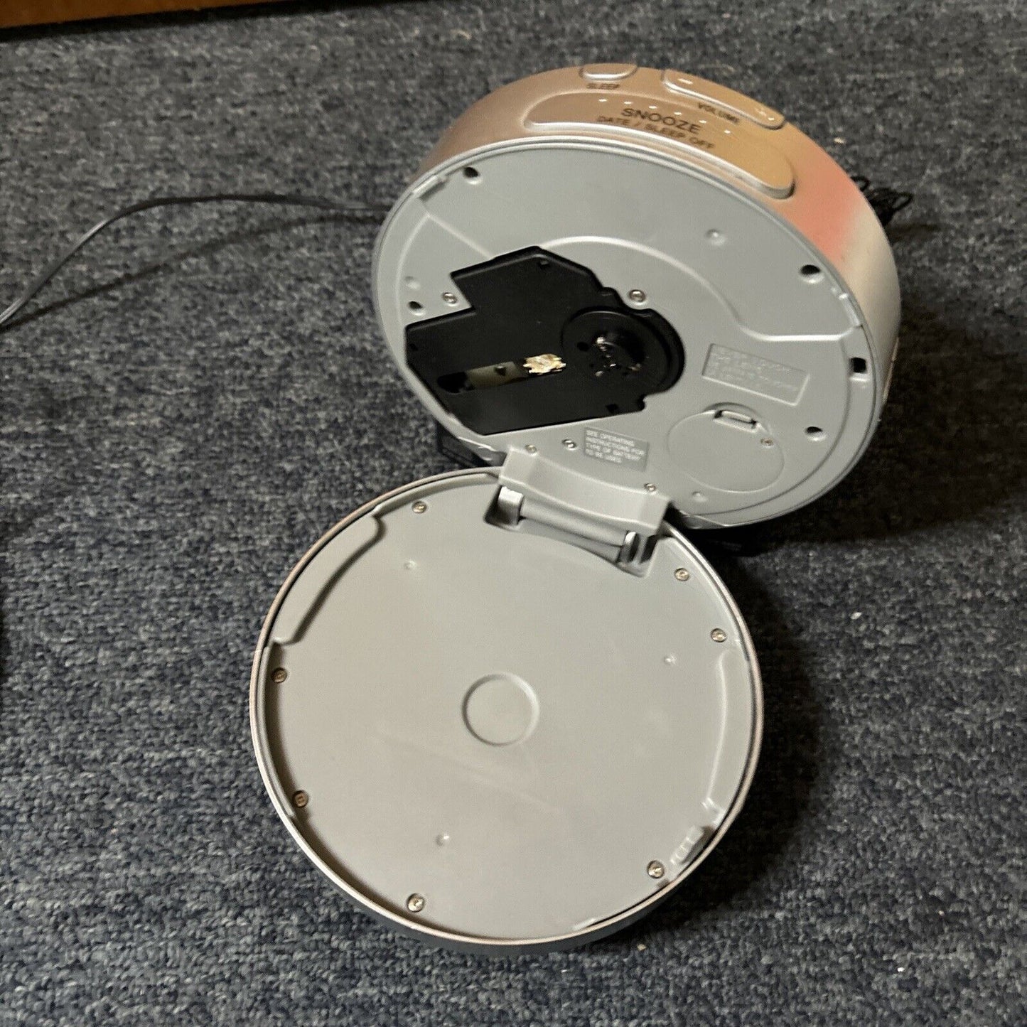 Sony Dream Machine Alarm Clock CD Player AM/FM Radio 30-pin iPod ICF-CD3ip