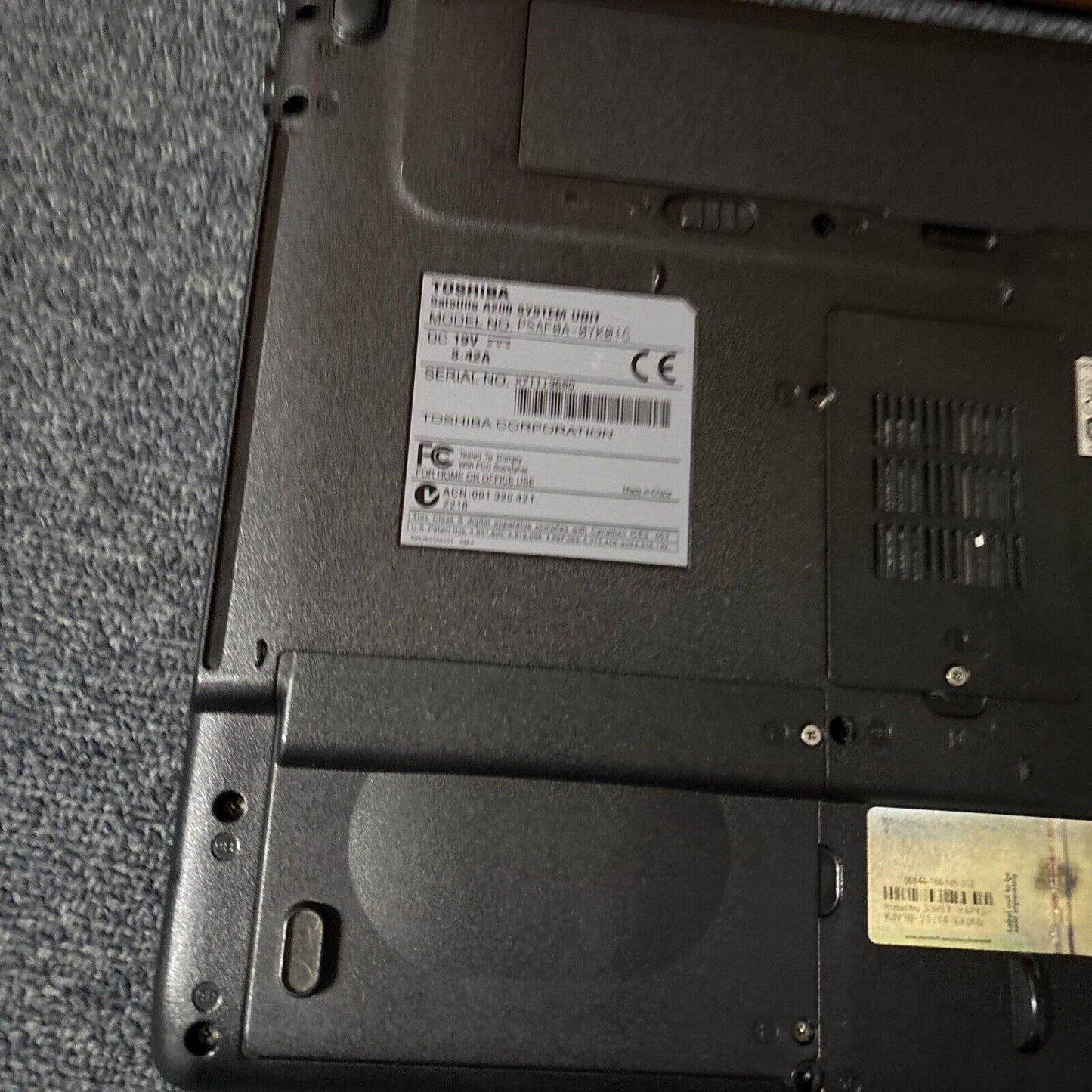 Toshiba Satellite A200 Laptop T2130 1GB RAM 105GB DVD *Requires New Battery*