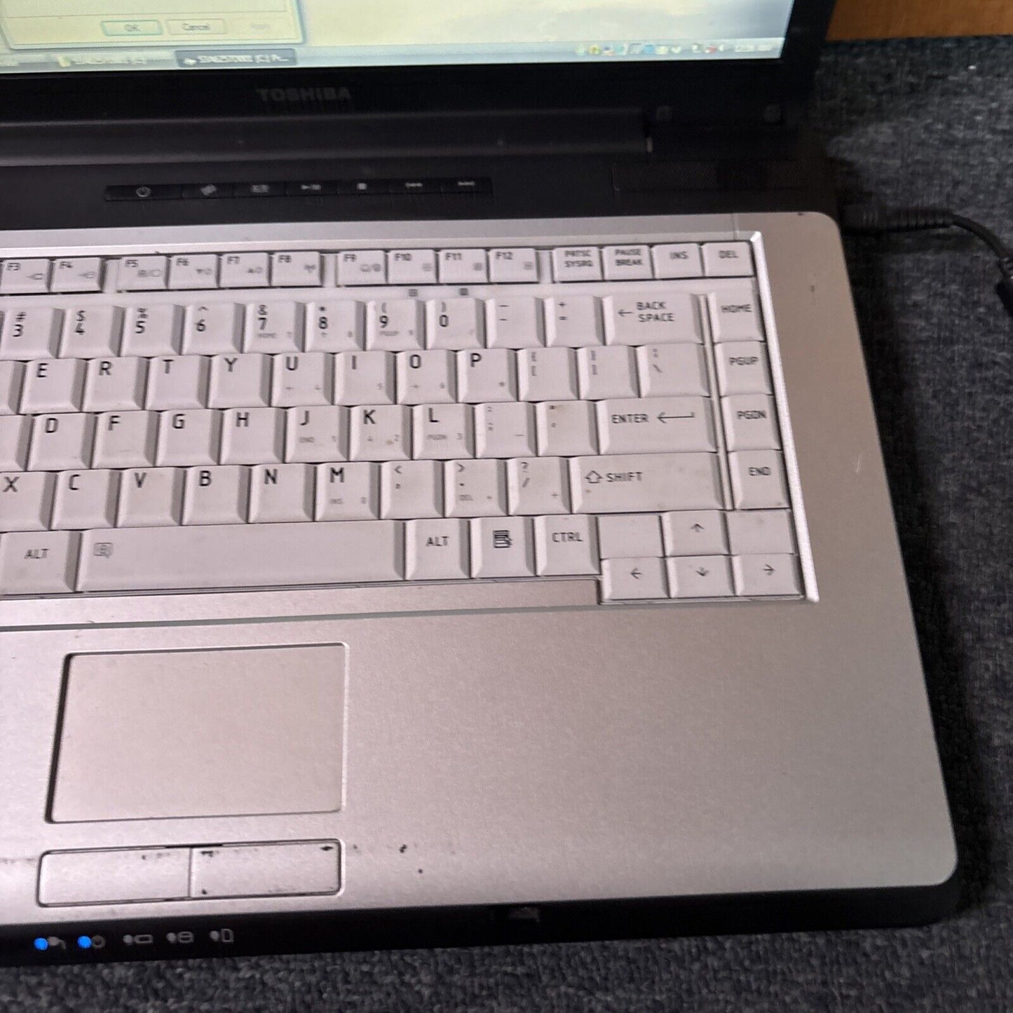 Toshiba Satellite A200 Laptop T2130 1GB RAM 105GB DVD *Requires New Battery*